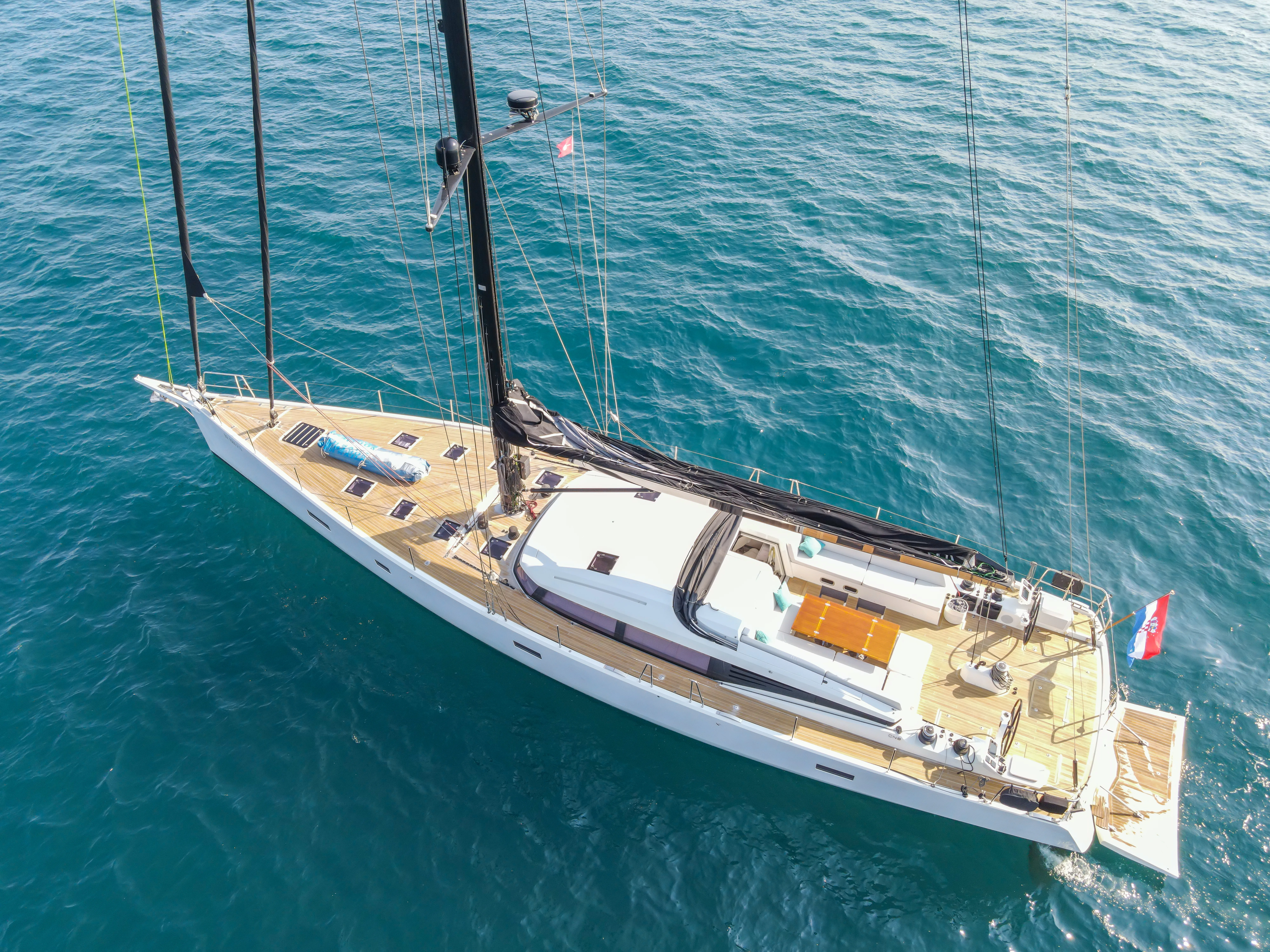 CNB 76 BUBBLES — yacht photo 13