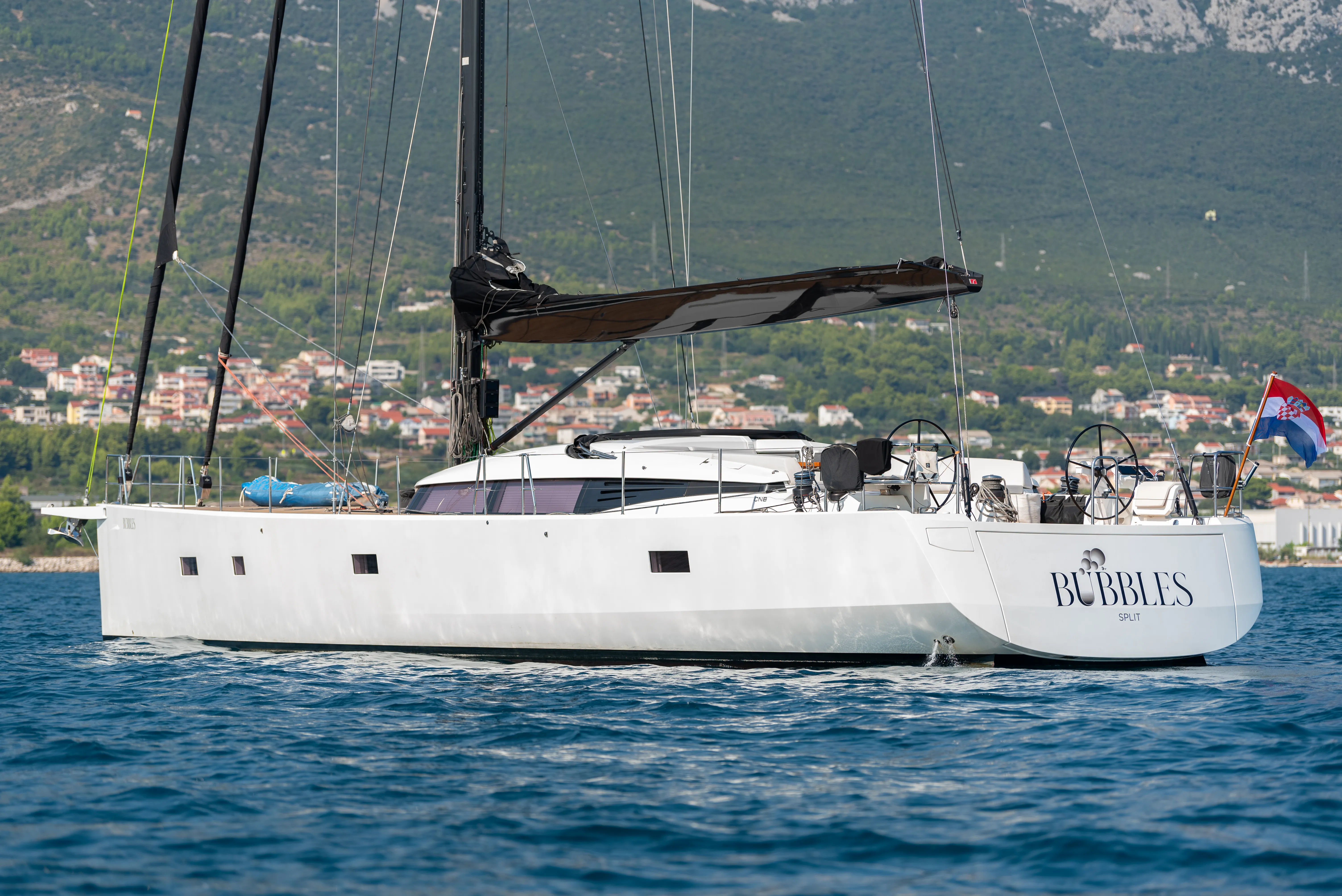 CNB 76 BUBBLES — yacht photo 22