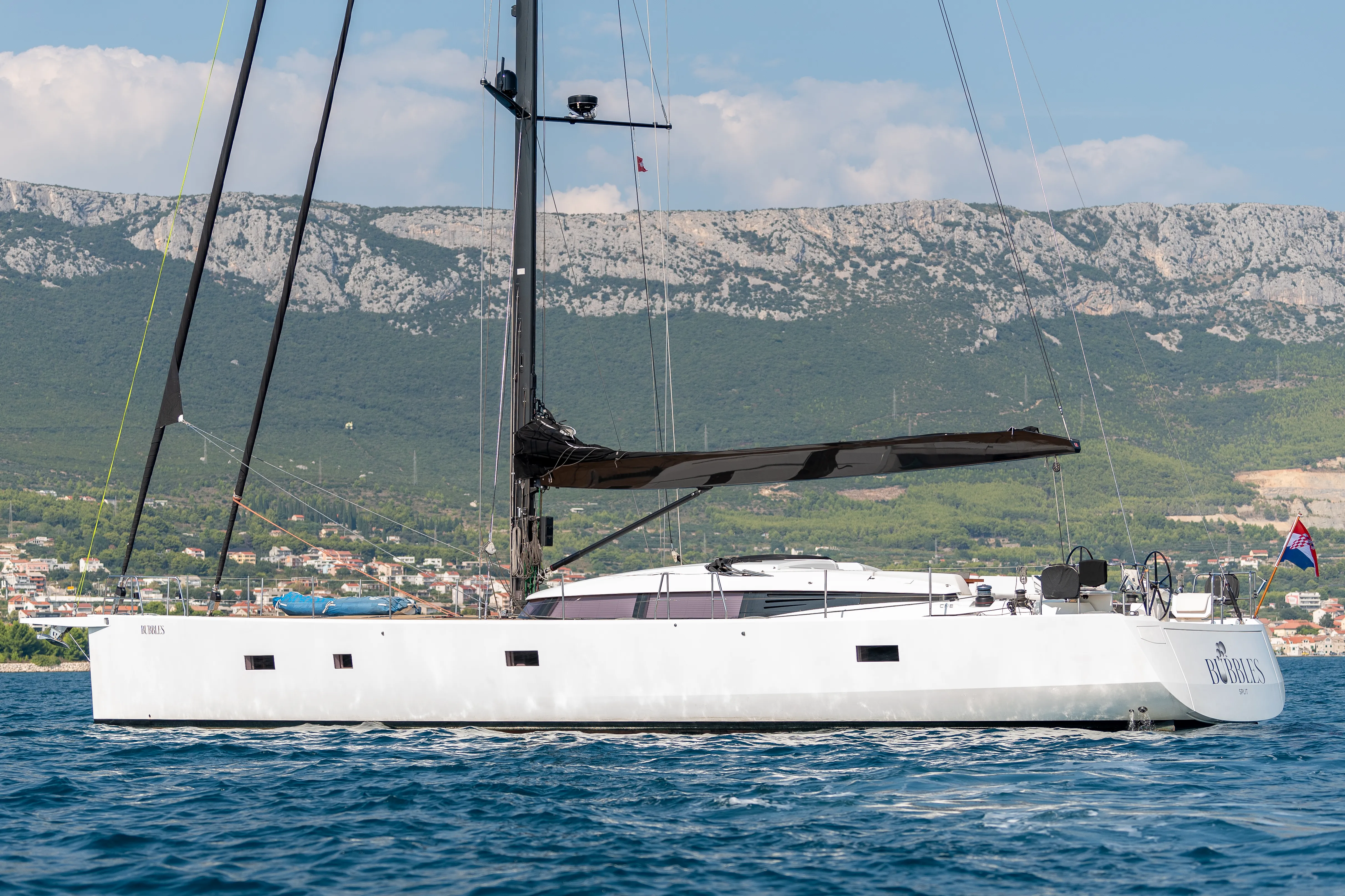CNB 76 BUBBLES — yacht photo 15