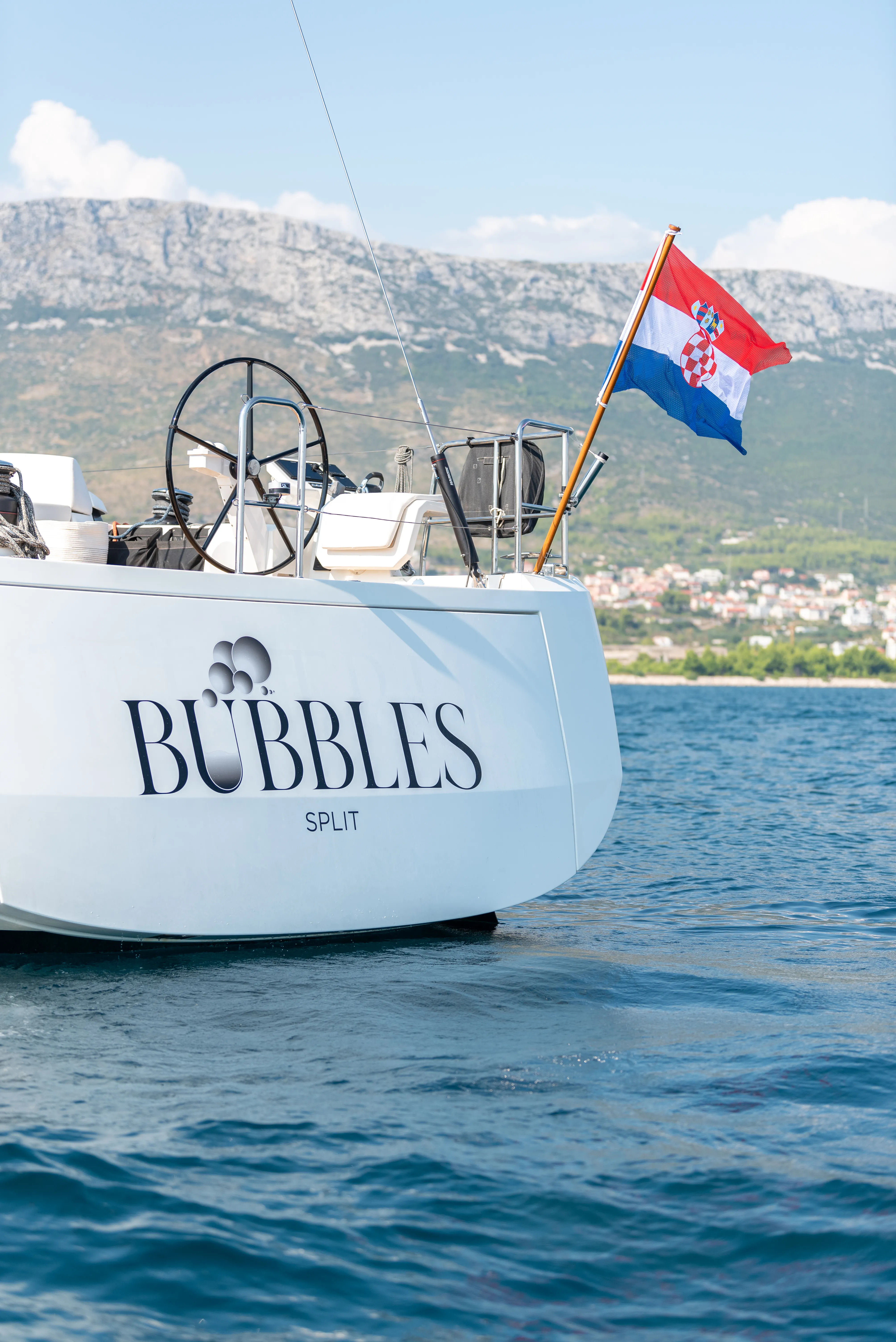 CNB 76 BUBBLES — yacht photo 18