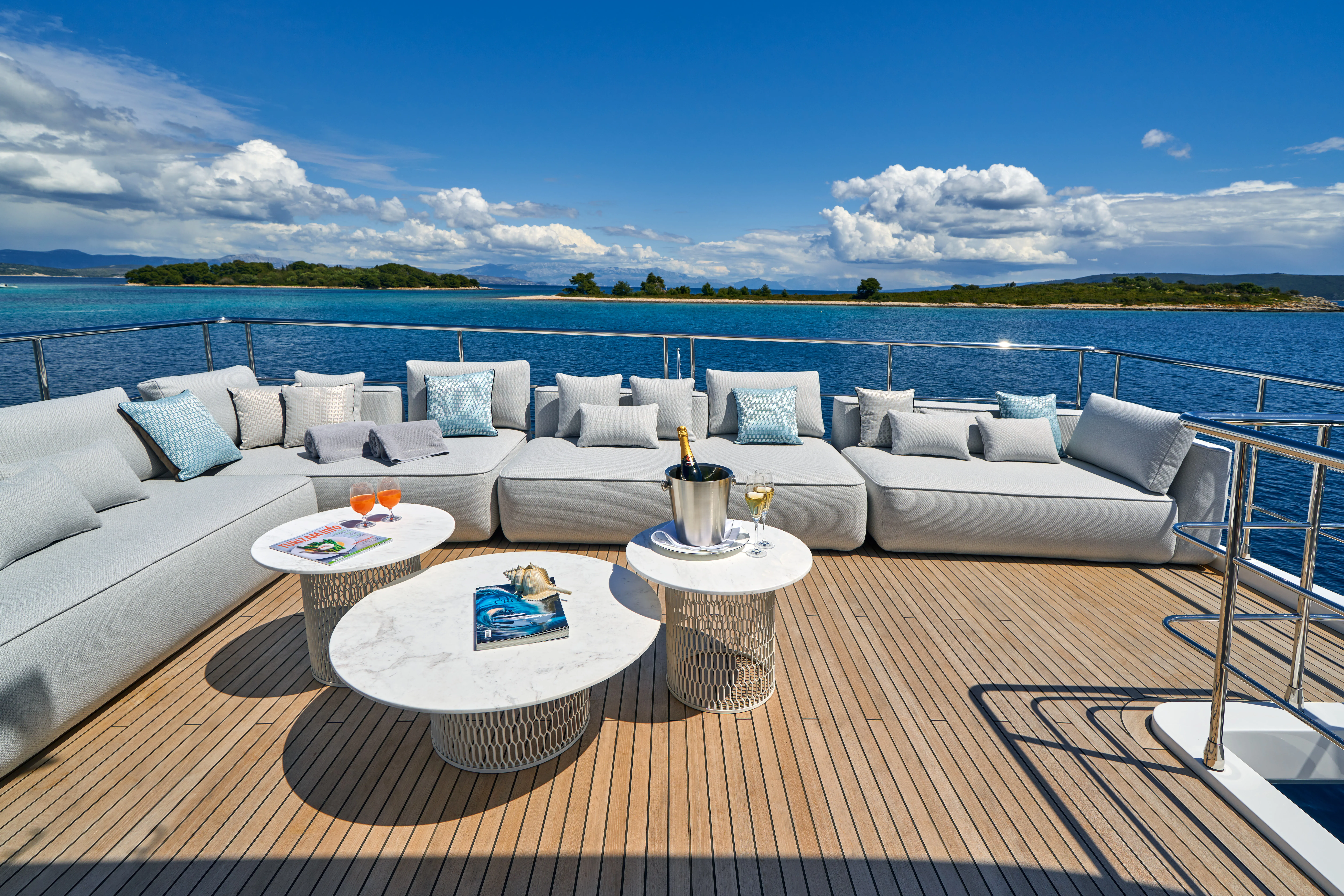 Azimut Grande 27 ALUMINIA TOO — yacht photo 3