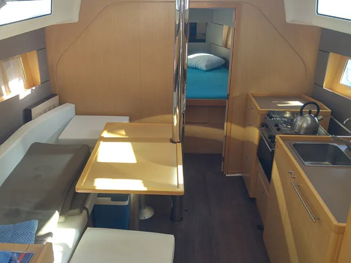 Oceanis 38 Solar — фотография яхты 2