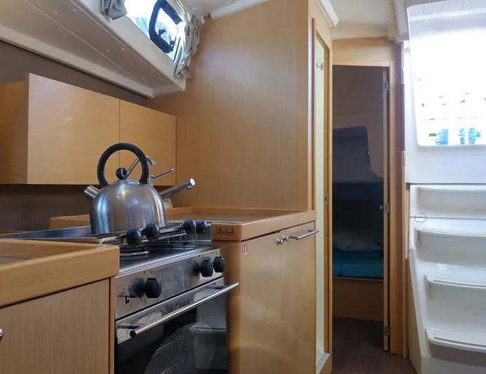Oceanis 38 Solar — фотография яхты 6