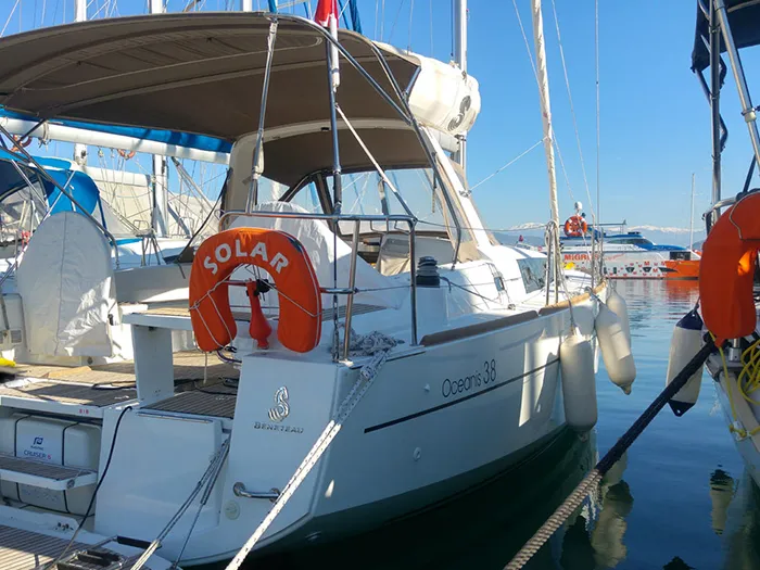 Oceanis 38 Solar — фотография яхты 1