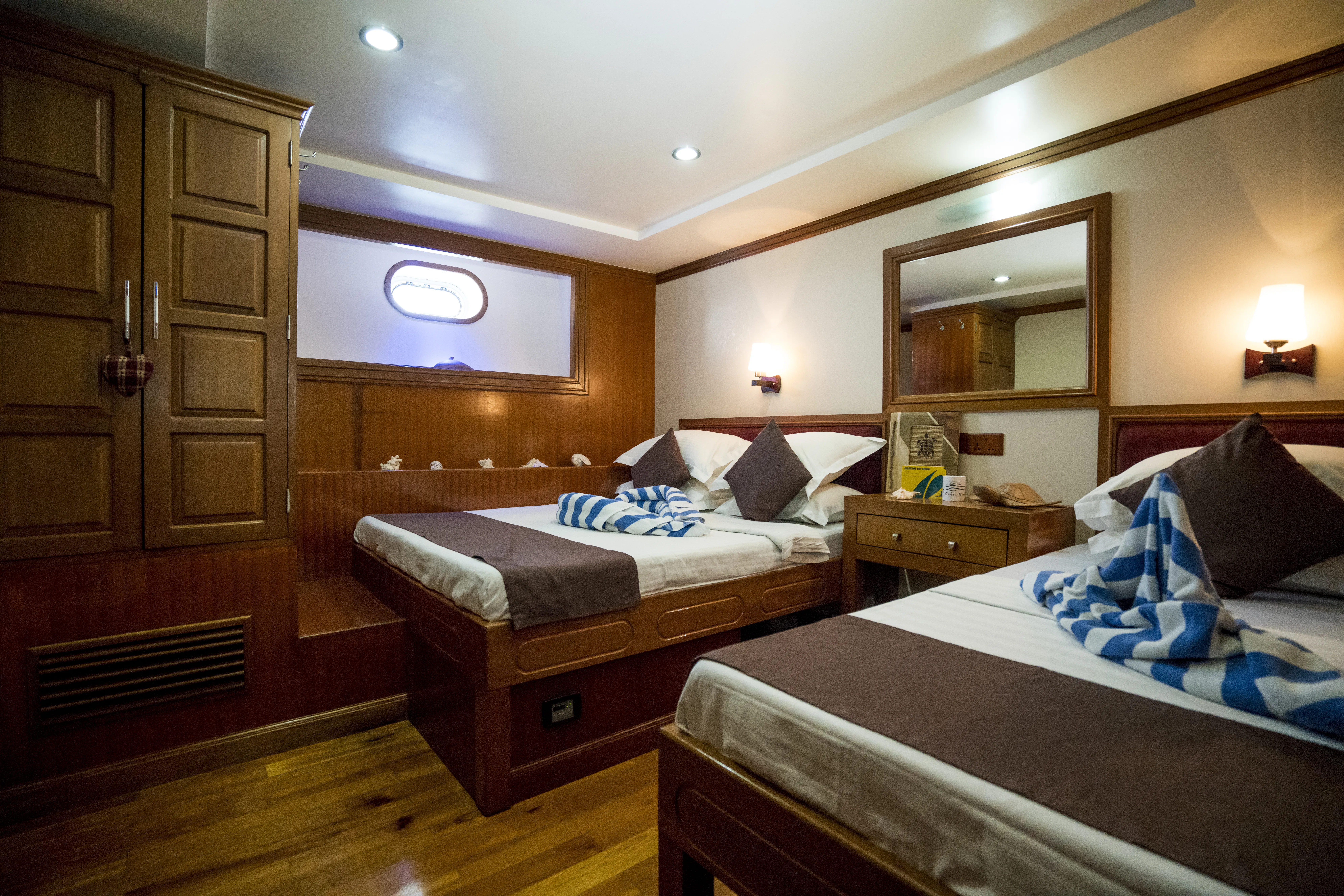 Motoryacht CAB6 — jahtikuva 2
