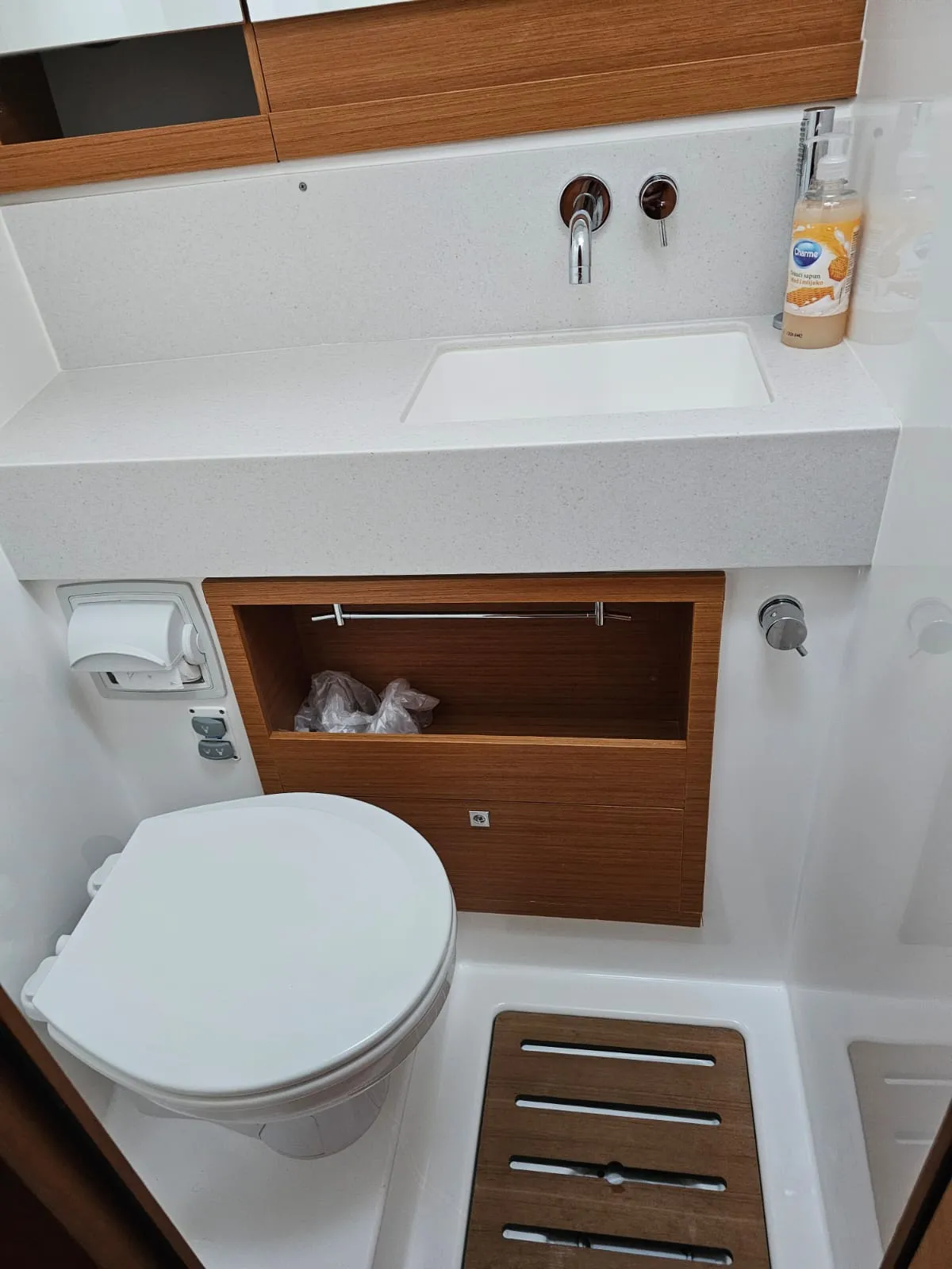Dufour 470 Amalia — yacht photo 3