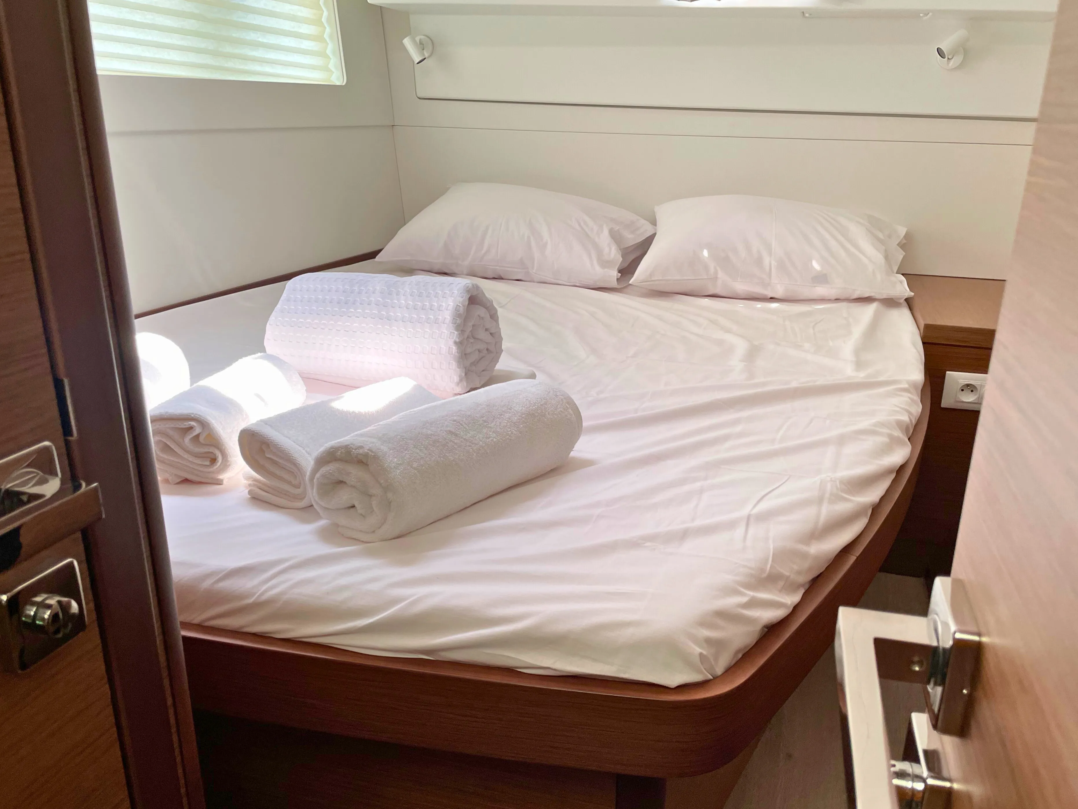 Lagoon 40 Drifter — yacht photo 2