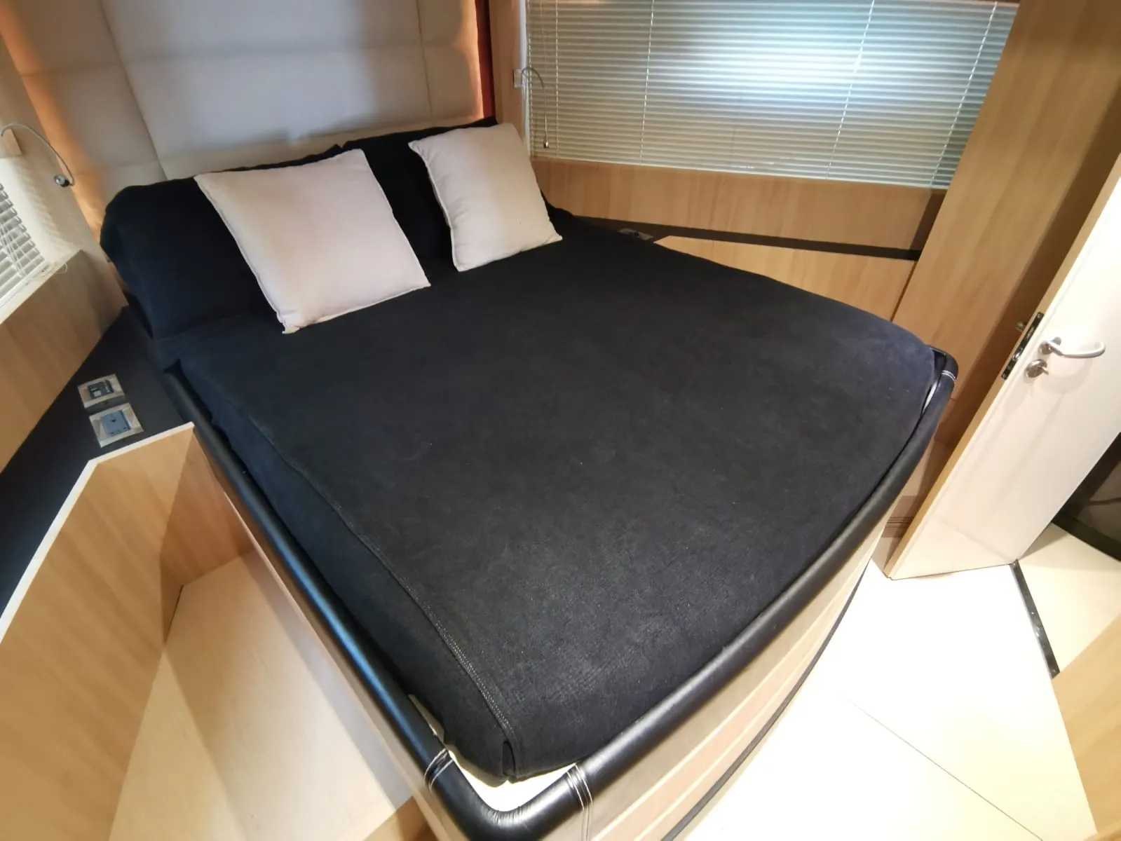 Uniesse 75 HT Guarfiro — yacht photo 17