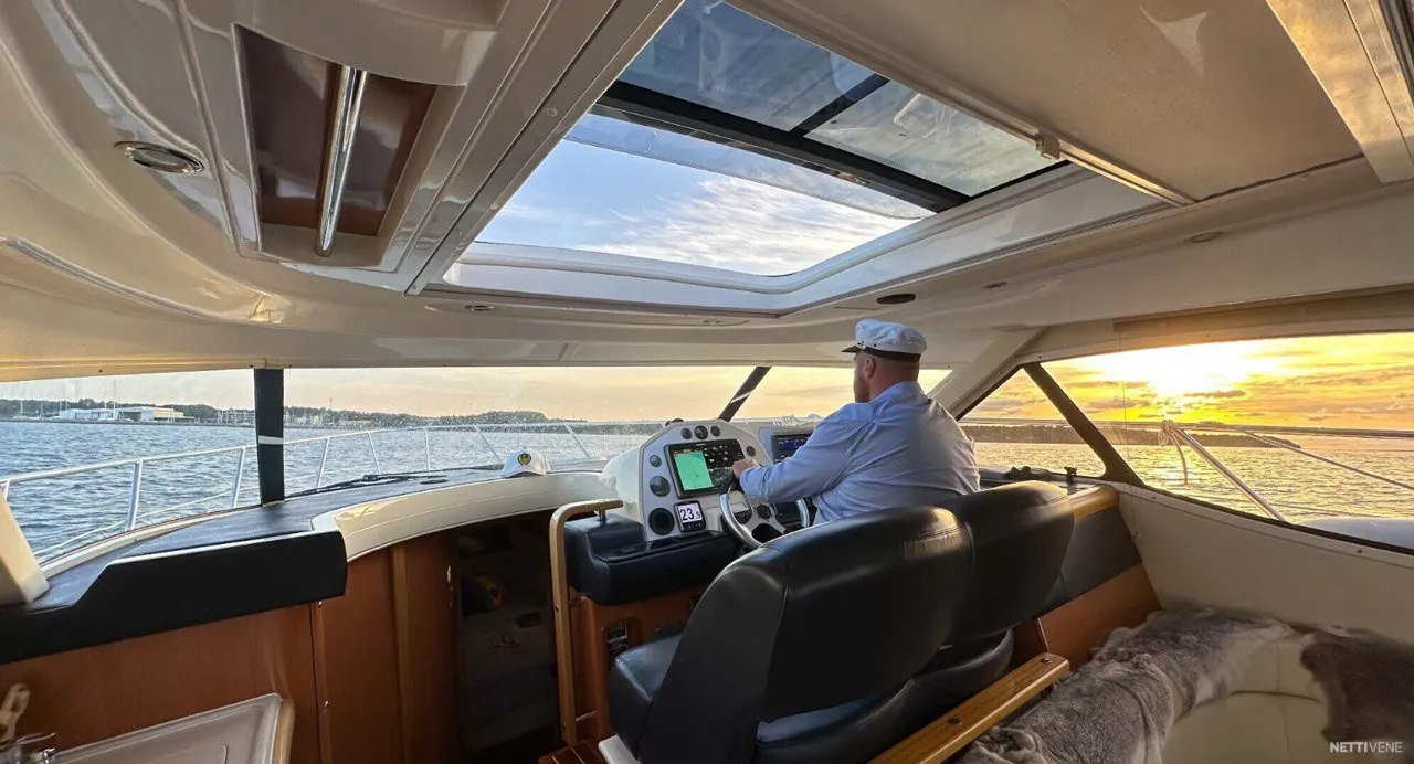Sealine C390 La Mouette — yacht photo 2