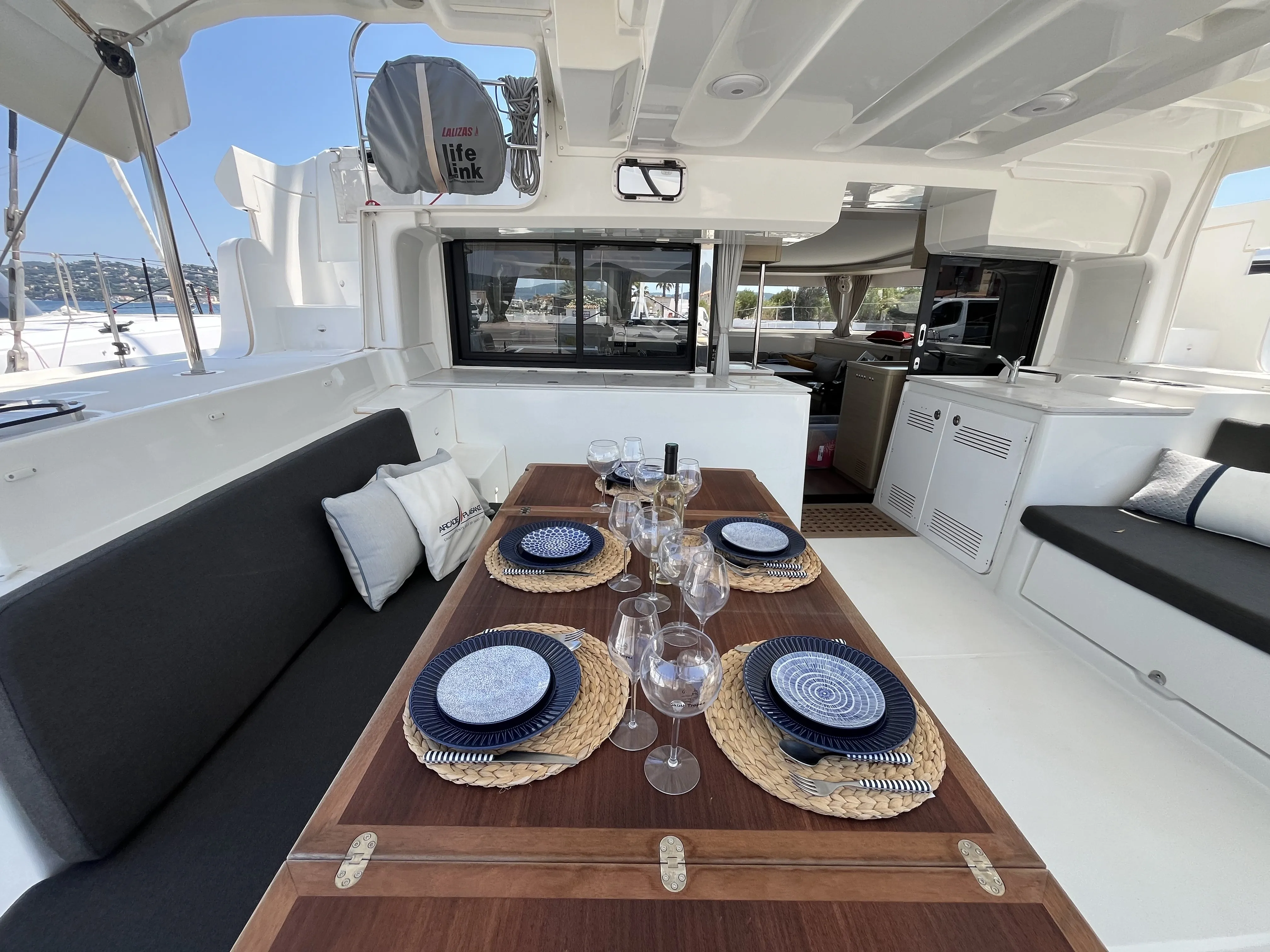 Lagoon 46 M & M — jahtikuva 2