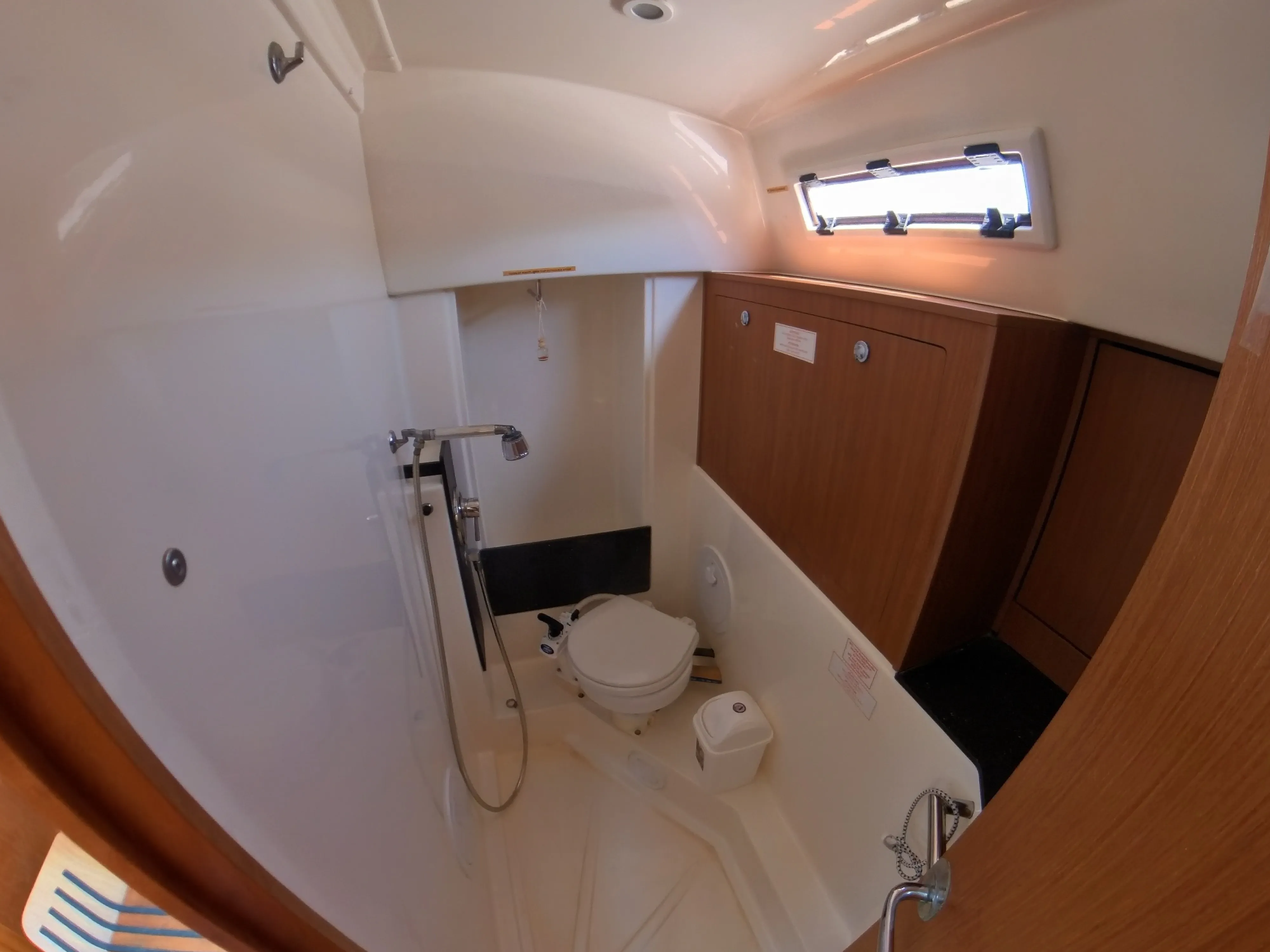 Bavaria 32 Cruiser Kaloma — yacht photo 2