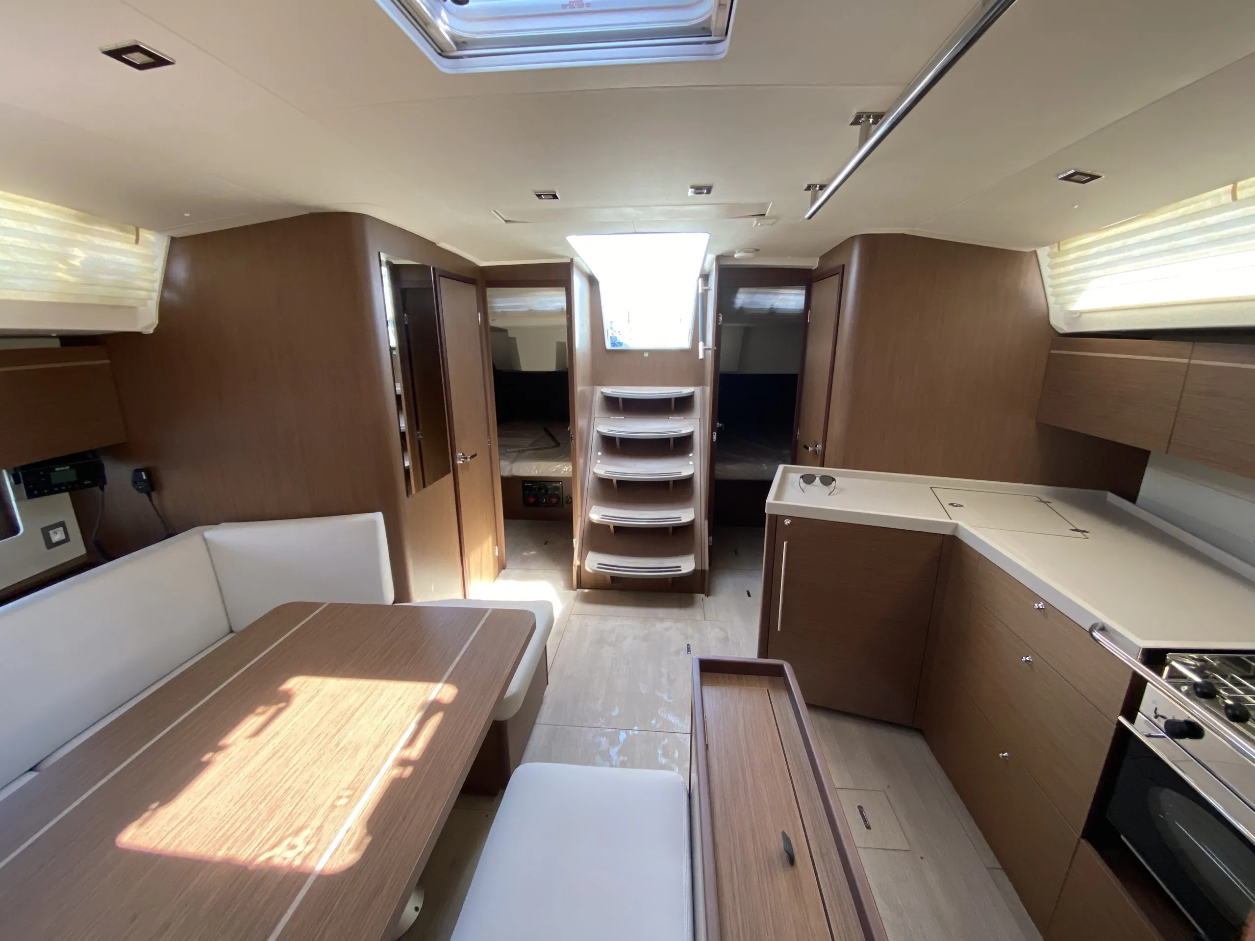 Oceanis 46.1 Dream Team — jahtikuva 2