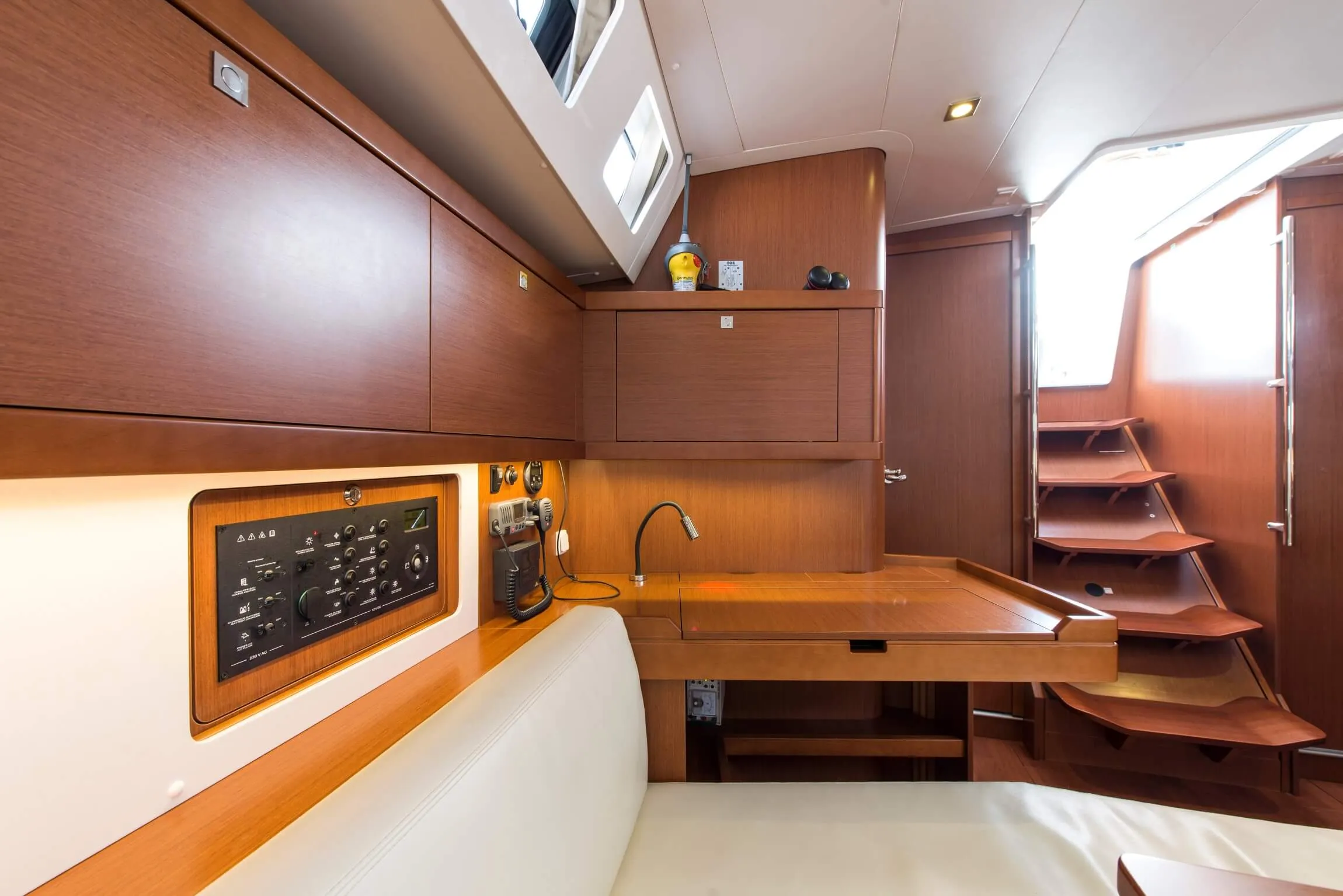 Oceanis 45 Rafaella — jahtikuva 2