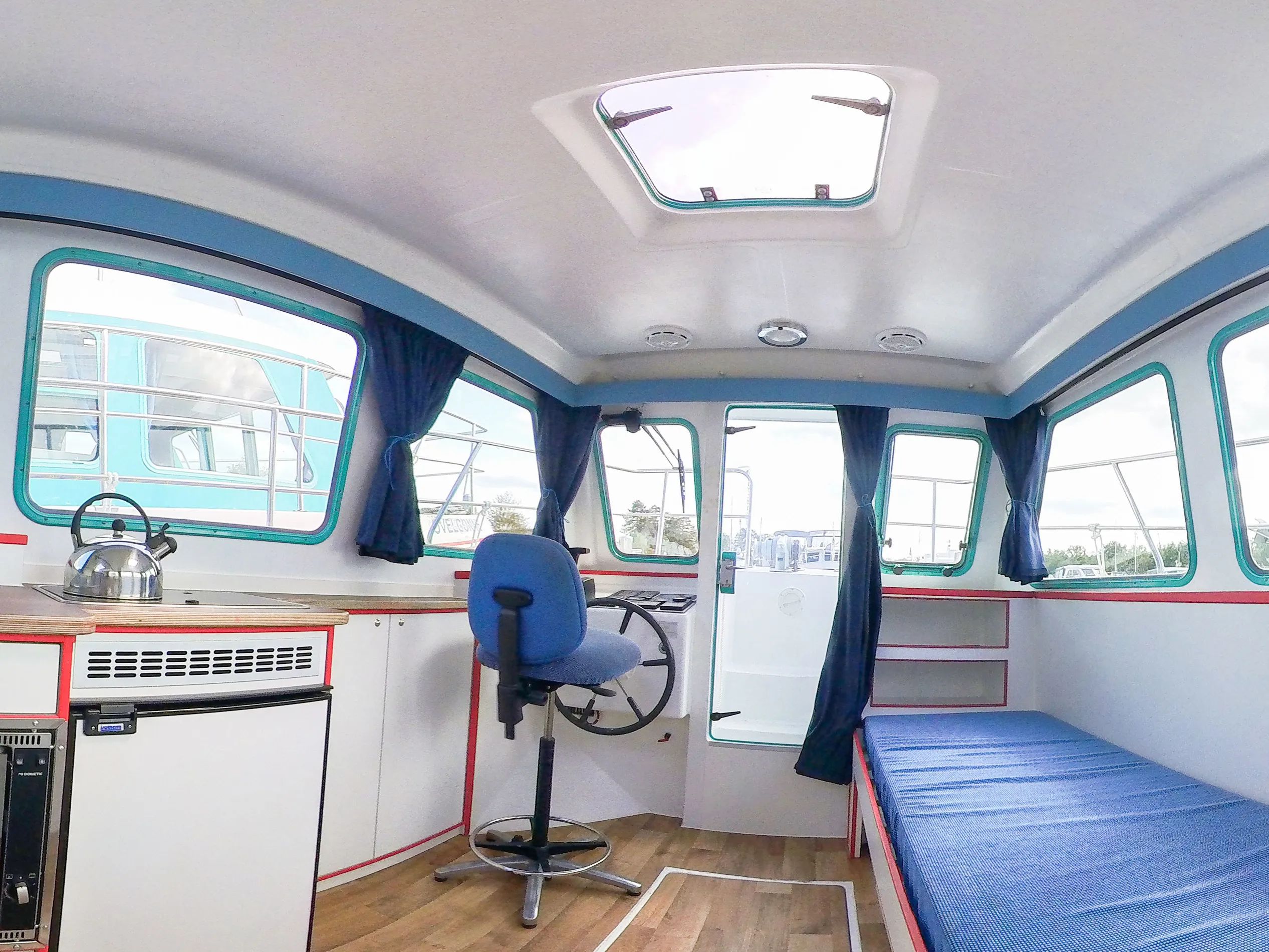 Pirate 915 — yacht photo 2