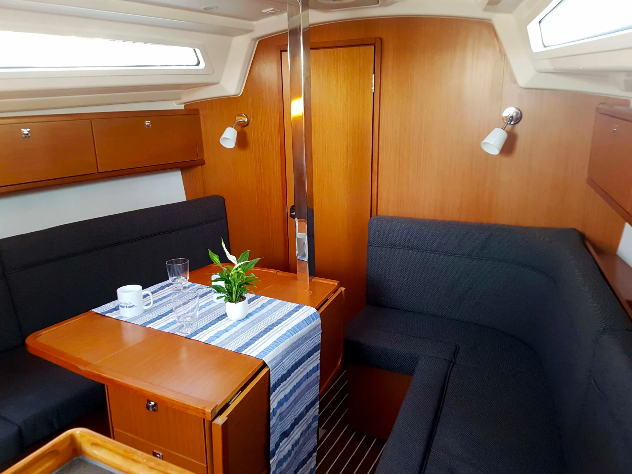 Bavaria 34 Theia — фотография яхты 3