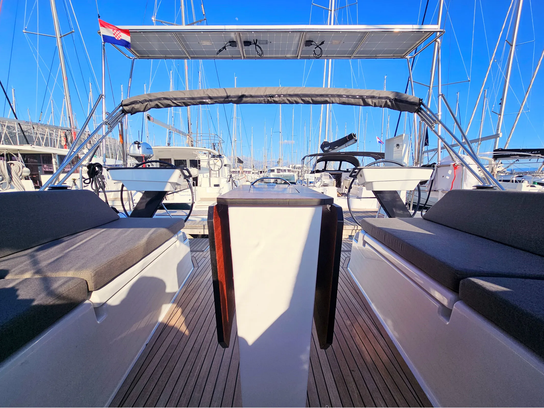 Dufour 44 Virtuoso — фотография яхты 32