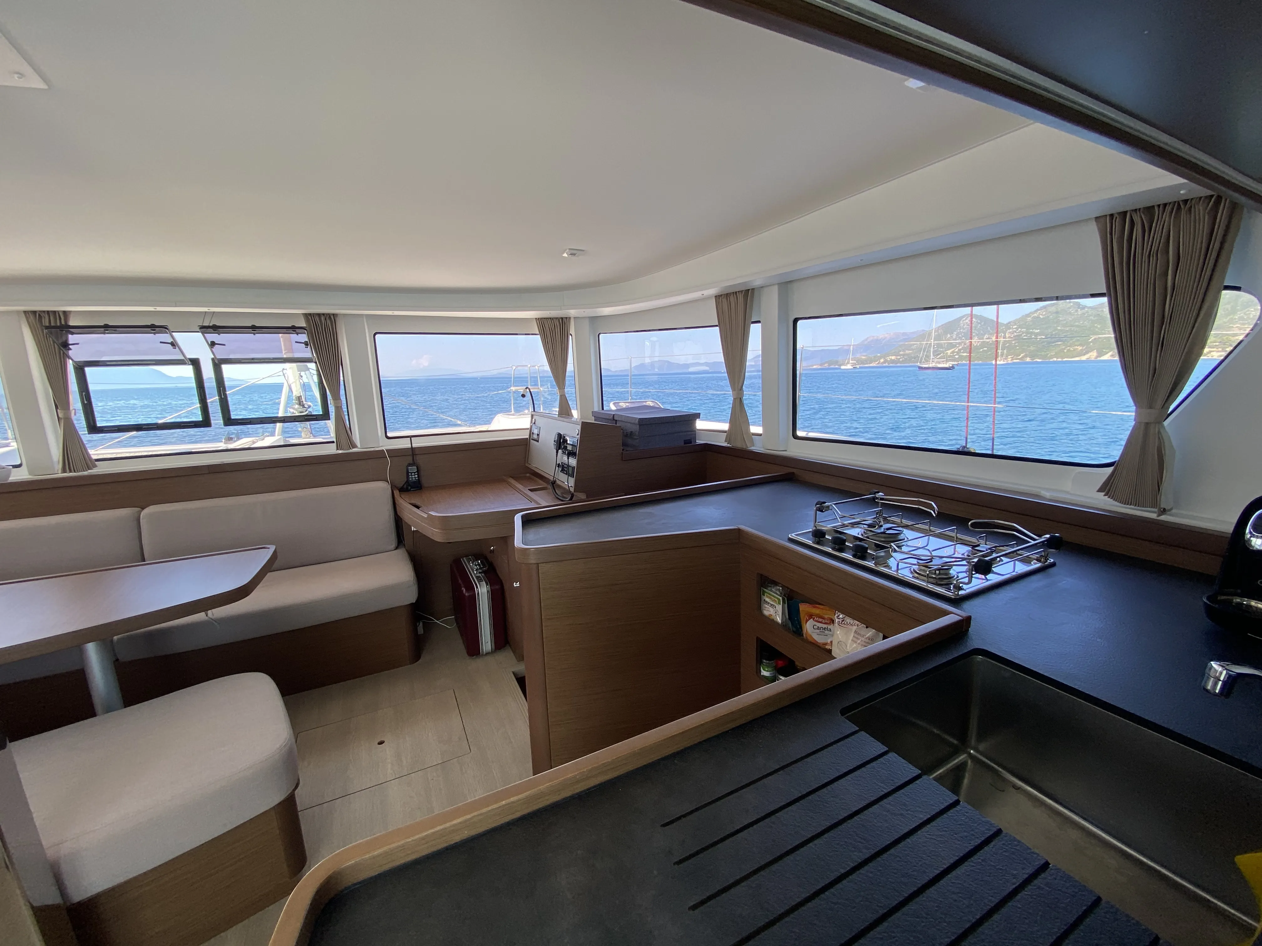 Lagoon 42 Loki — yacht photo 2