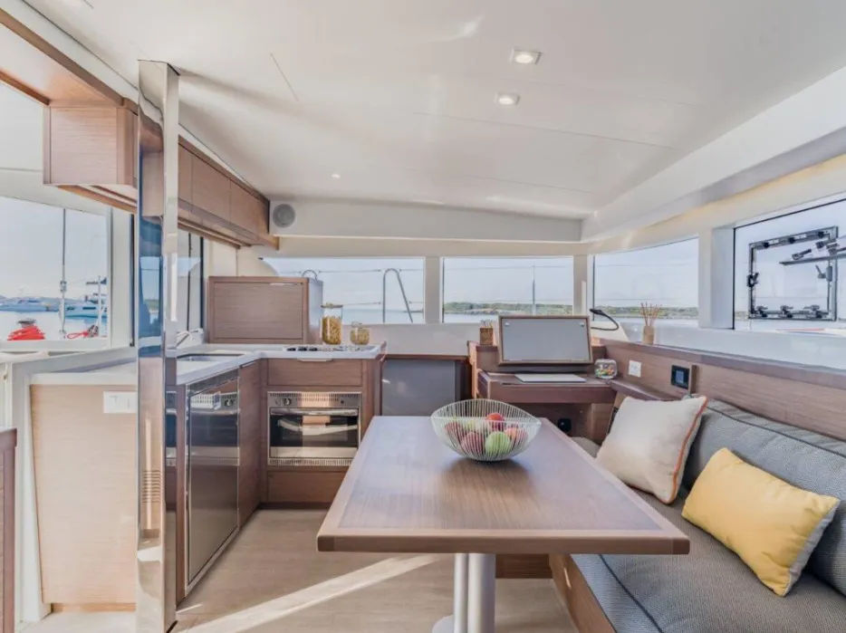 Lagoon 40 Mary Grace — yacht photo 2