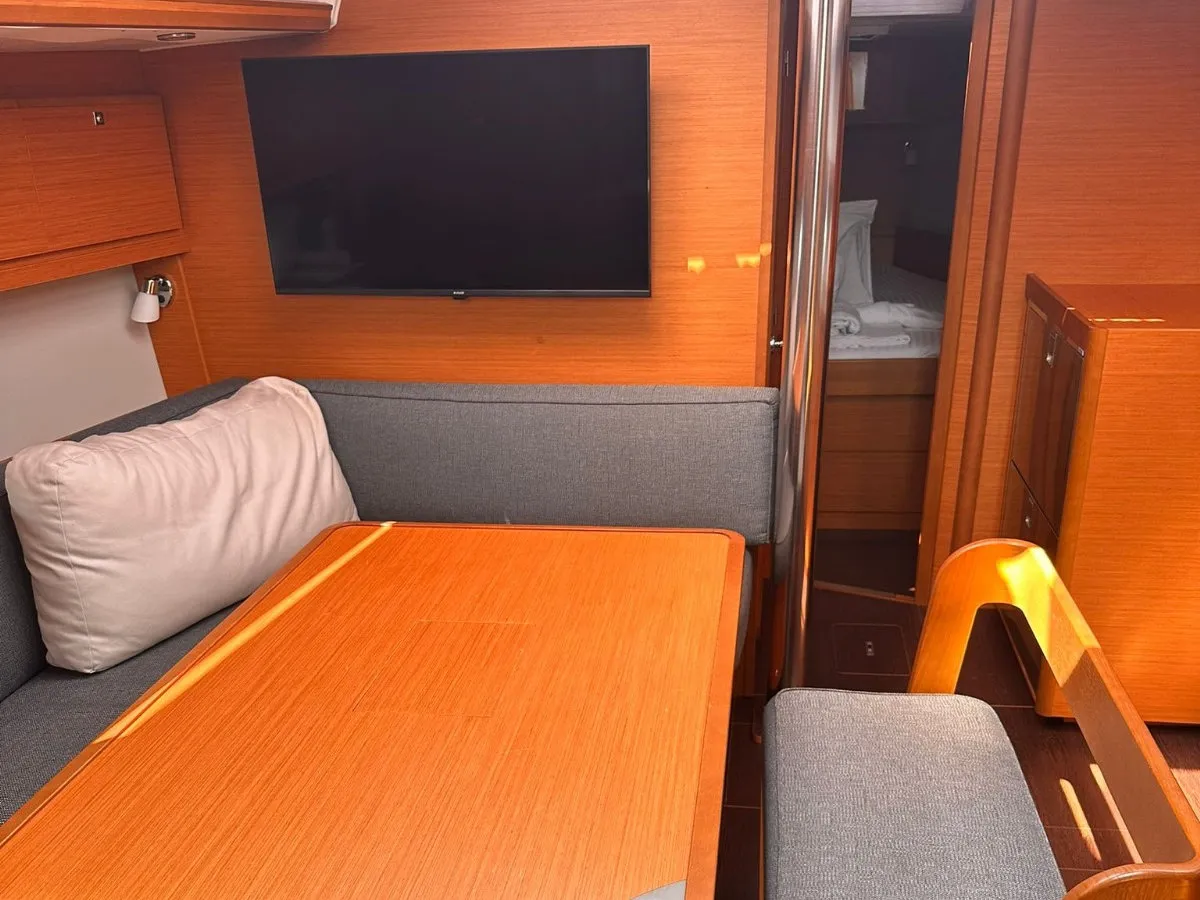 Dufour 430 Scarlet — фотография яхты 3