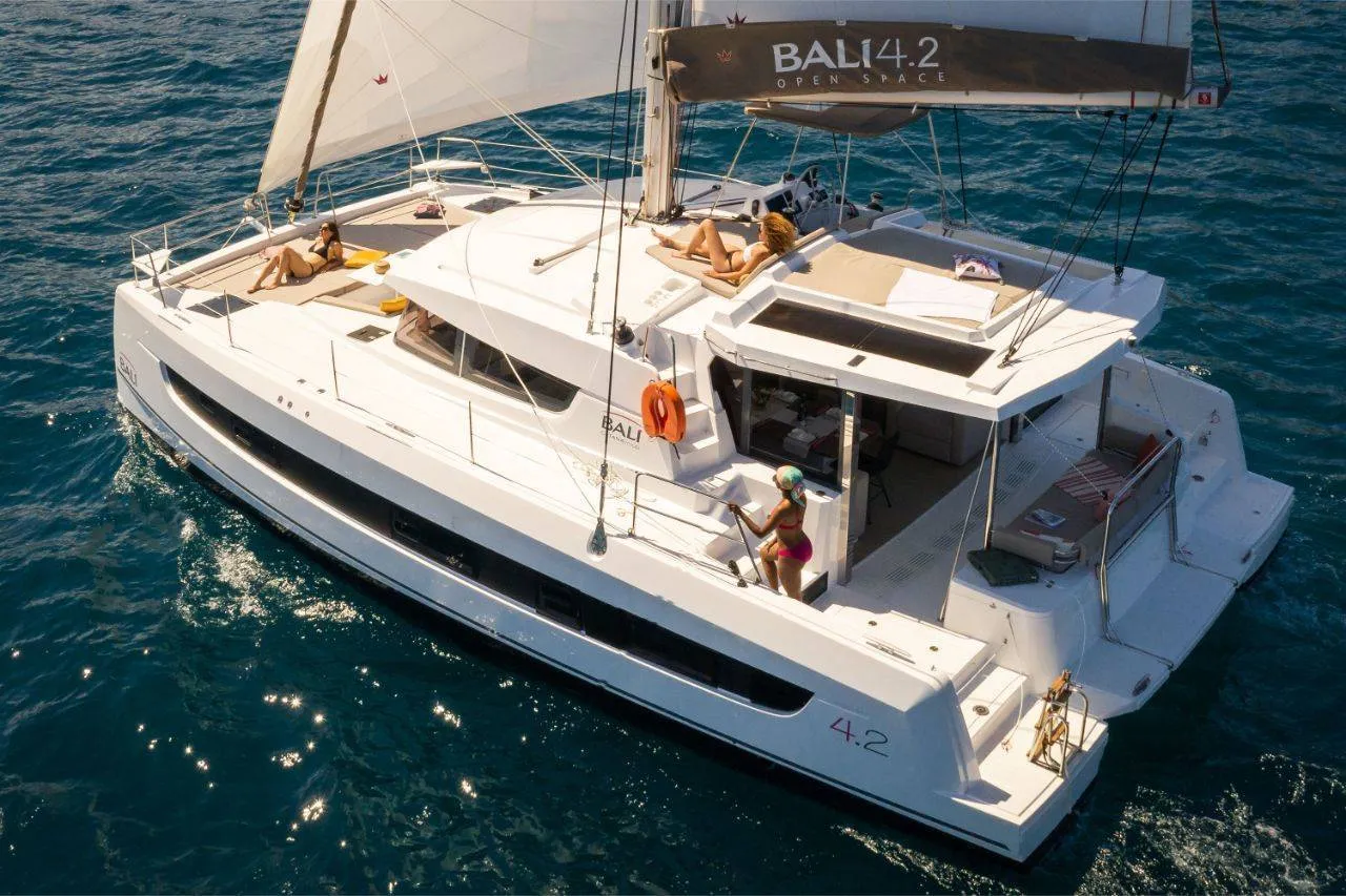 Bali 4.2 Azul — фотография яхты 26