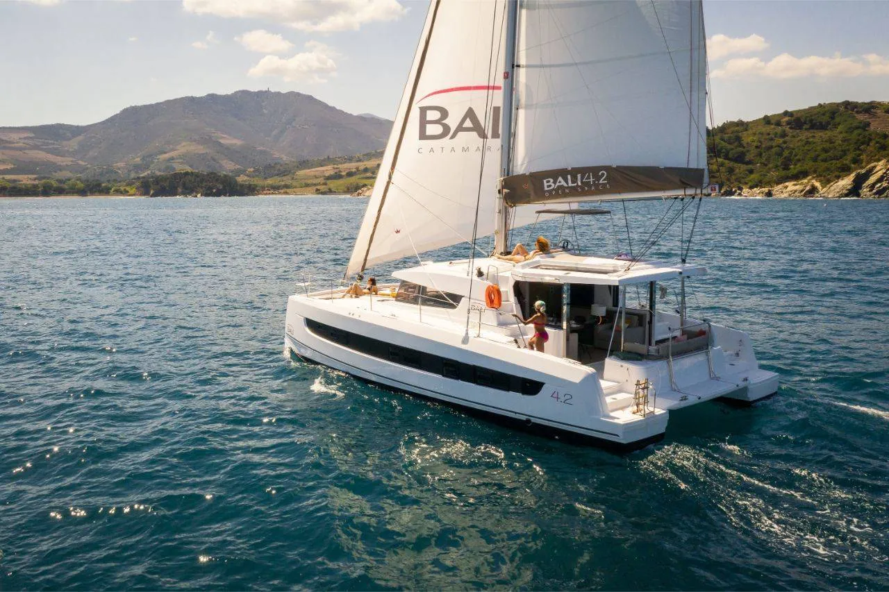 Bali 4.2 Azul — фотография яхты 18