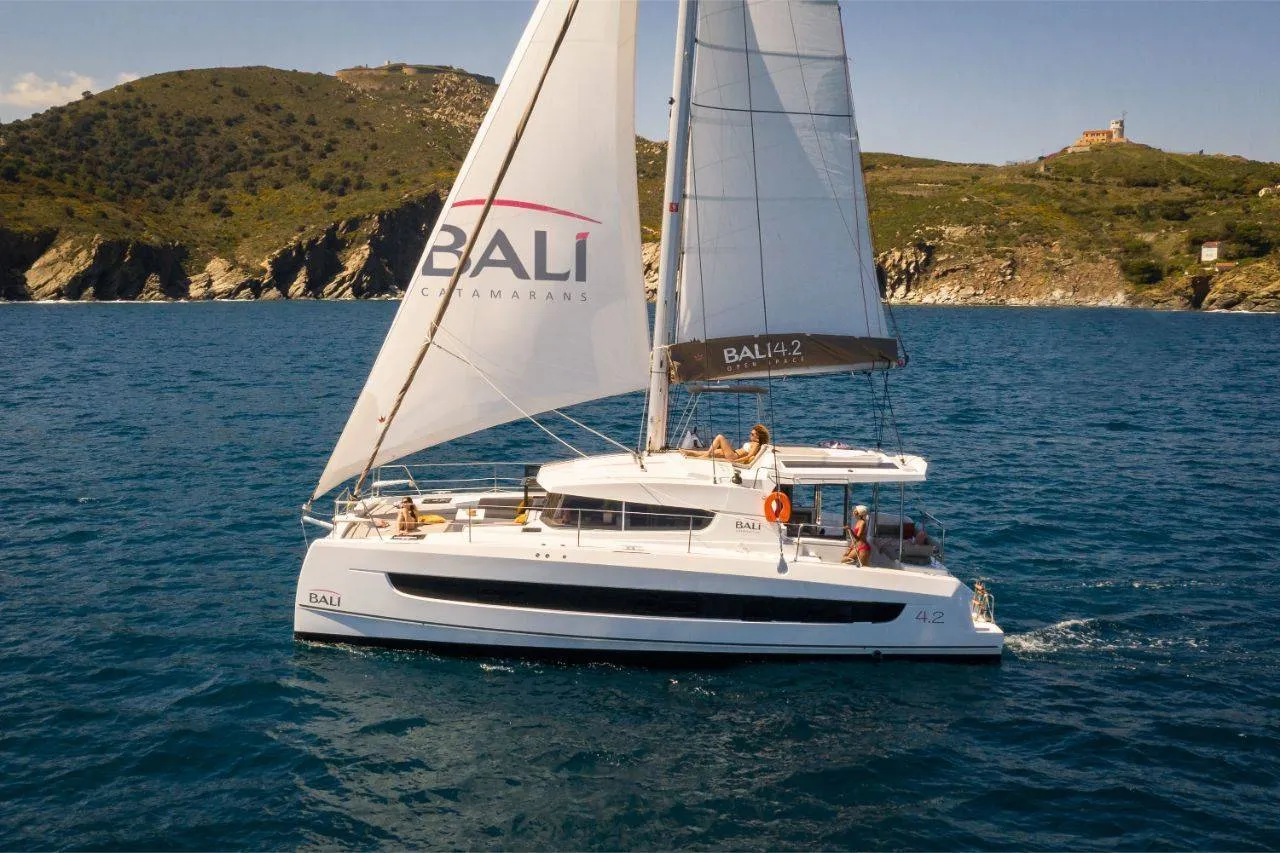 Bali 4.2 Azul — фотография яхты 22