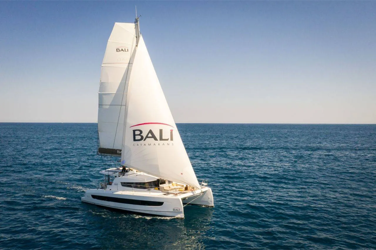 Bali 4.2 Azul — фотография яхты 8