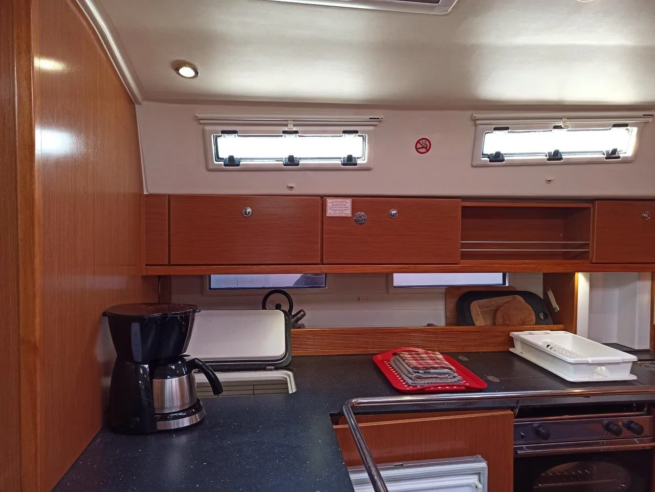 Bavaria 45 Cruiser Saffron — jahtikuva 2
