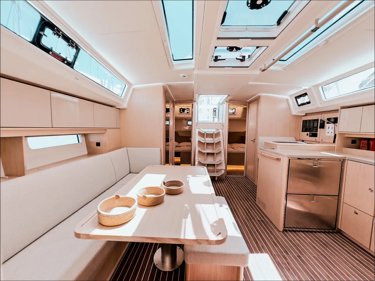 Bavaria C46 KYBELE — фотография яхты 11