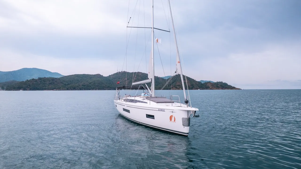 Bavaria C46 KYBELE — фотография яхты 20