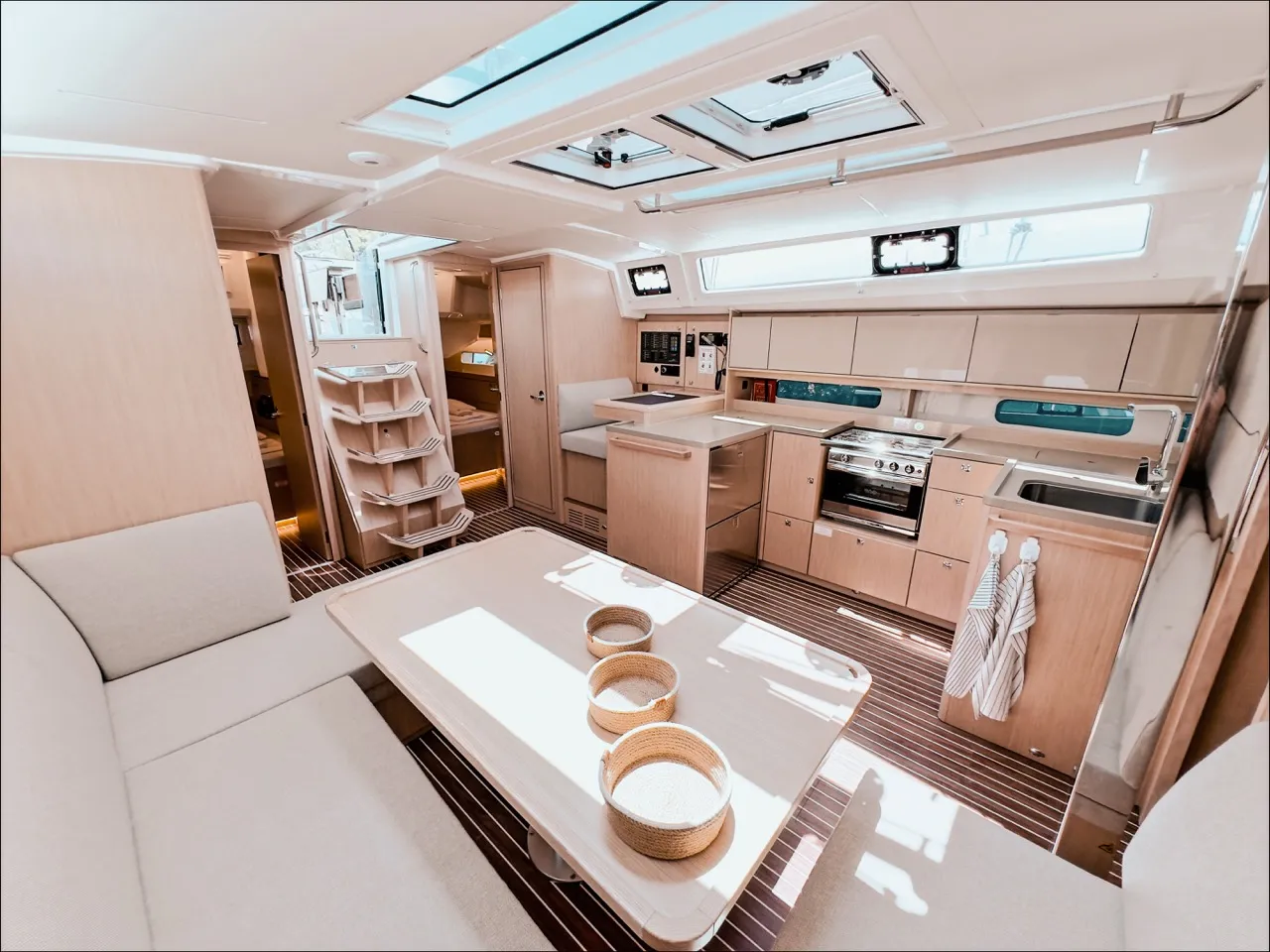 Bavaria C46 KYBELE — фотография яхты 14