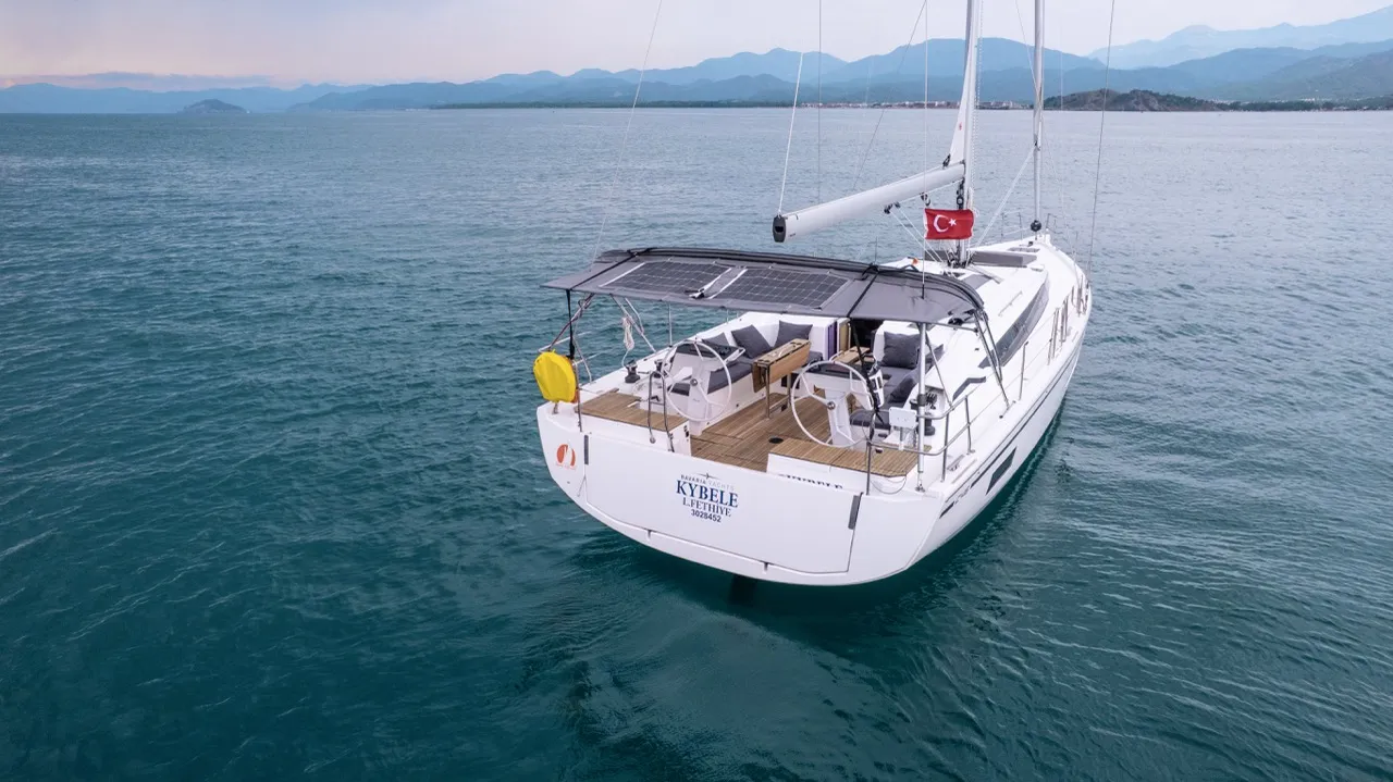 Bavaria C46 KYBELE — фотография яхты 21