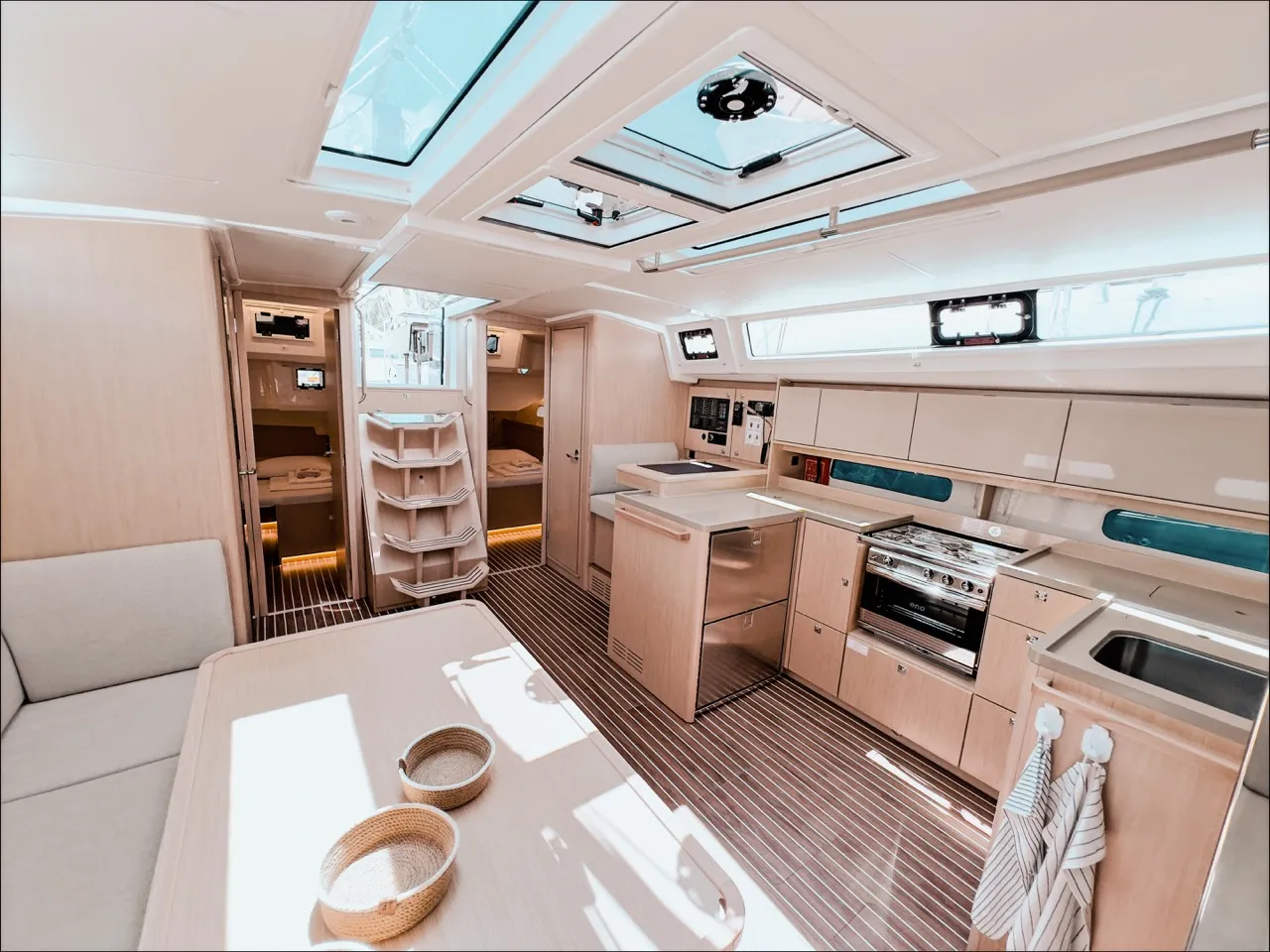 Bavaria C46 KYBELE — фотография яхты 4