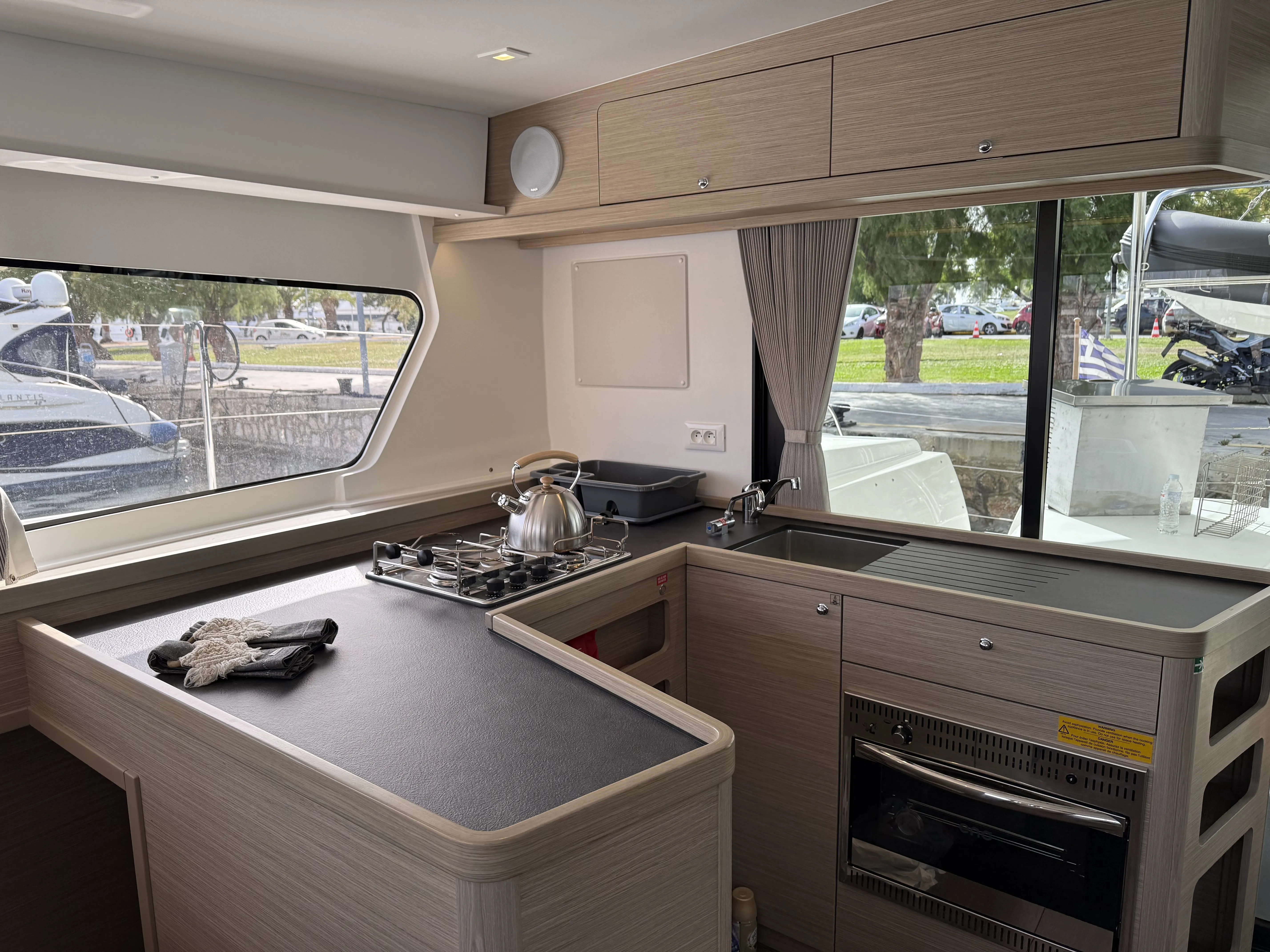 Lagoon 42 Bellatrix (A/C,Electric Heads) — фотография яхты 5
