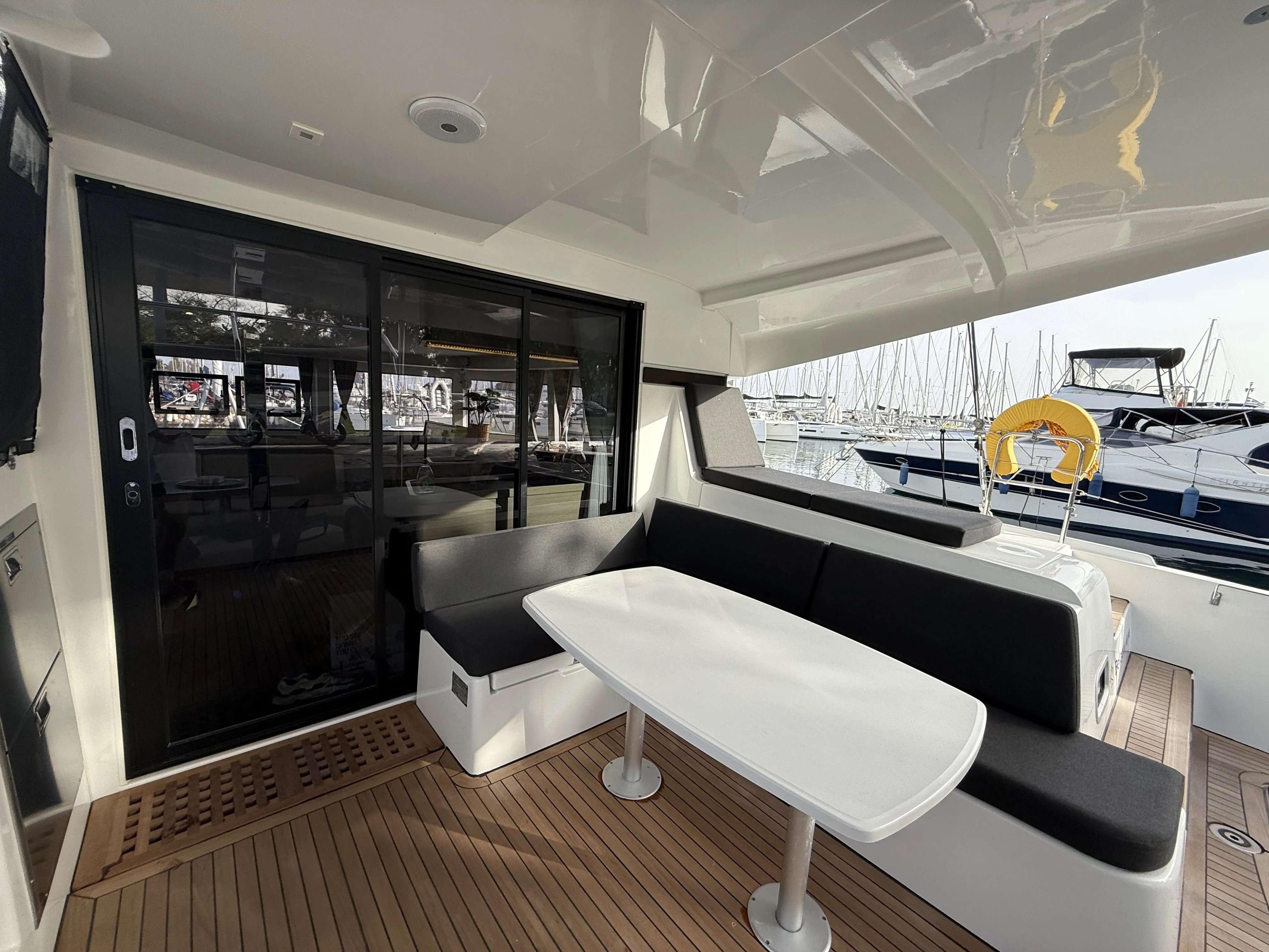 Lagoon 42 Bellatrix (A/C,Electric Heads) — фотография яхты 2