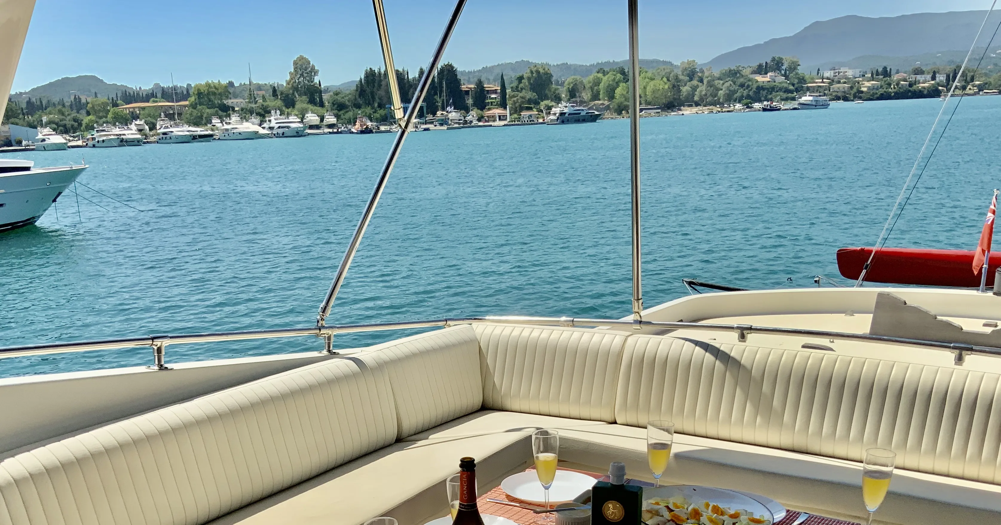Motoryacht Spica Primero — fotografia jachty 3