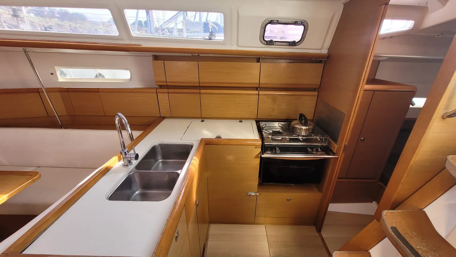 Sun Odyssey 379 Grenat — foto dello yacht n. 2