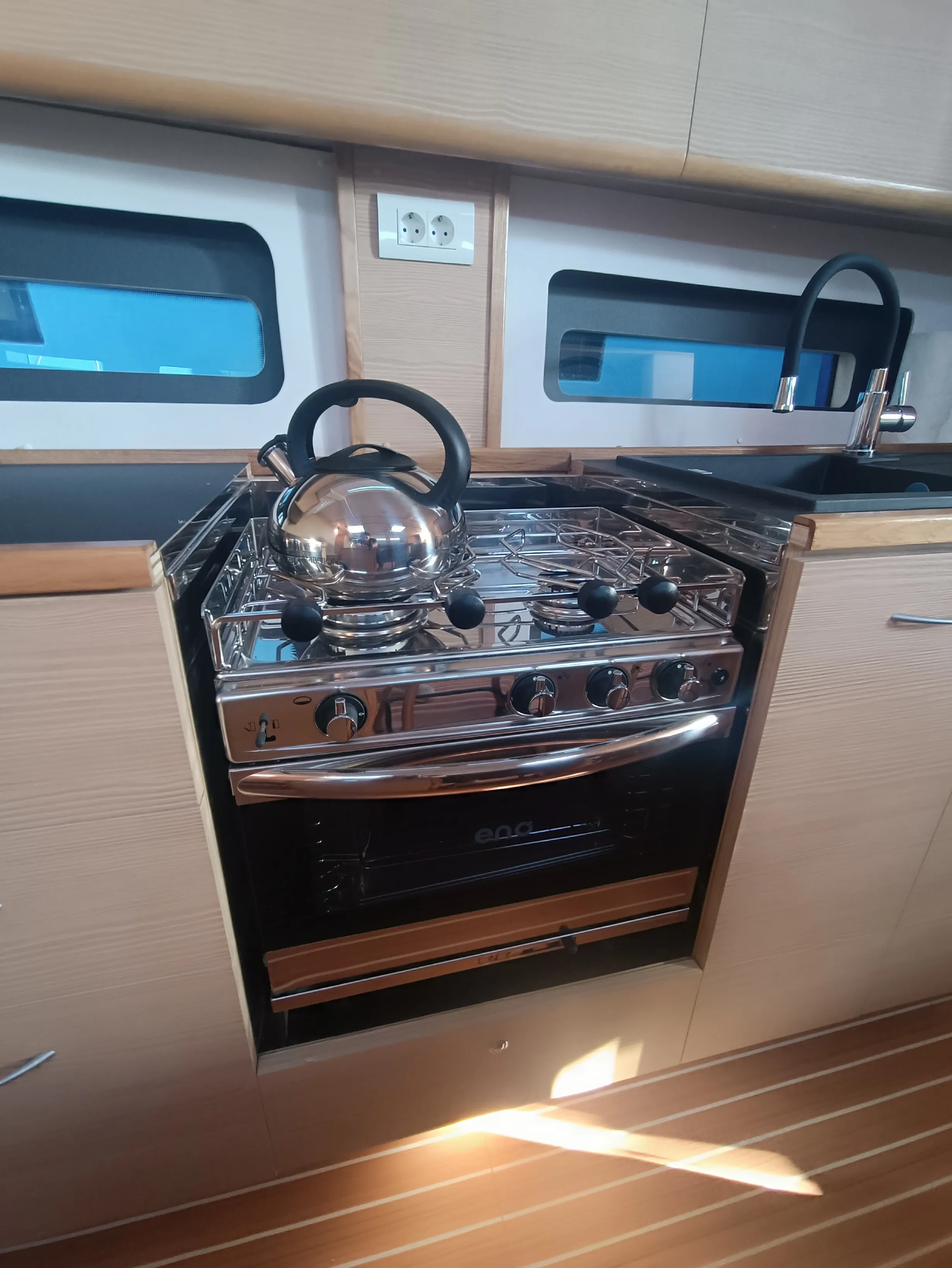 D&D Kufner 50 DONA — yacht photo 15