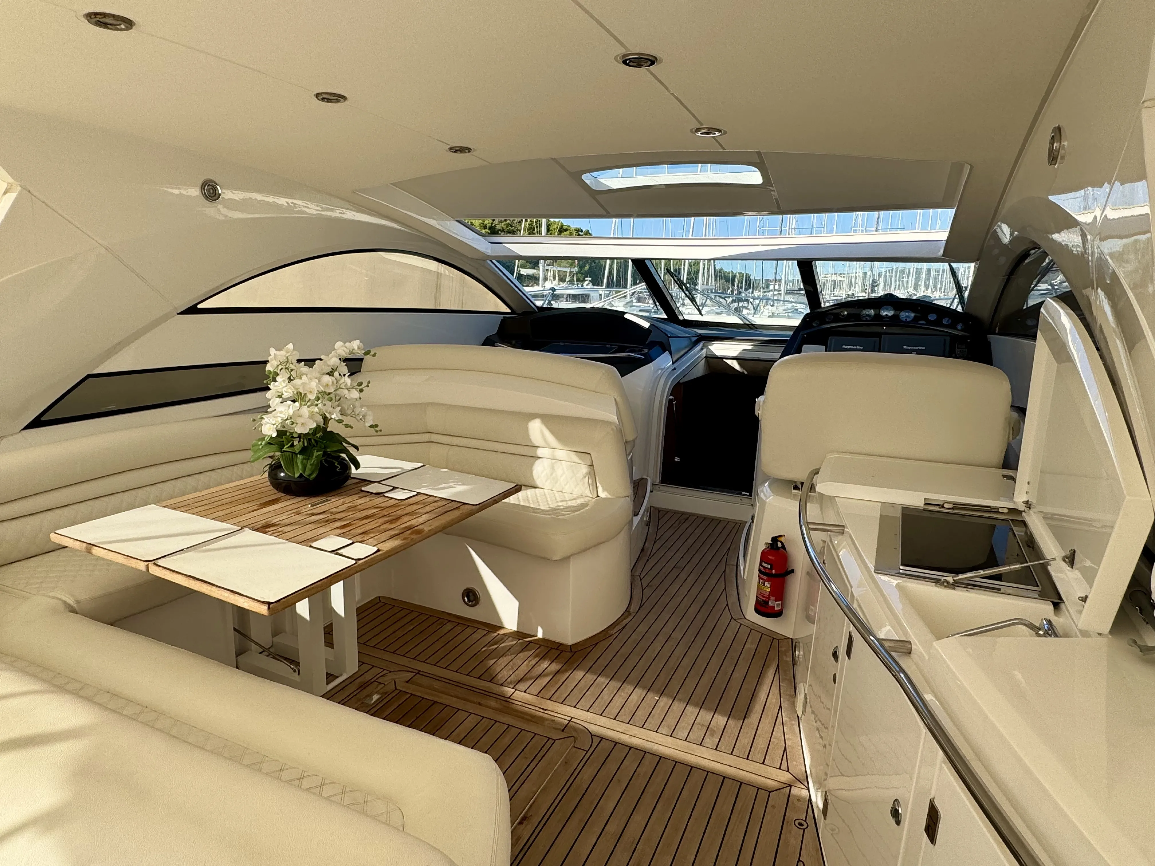 Sunseeker Portofino 53 Polly — yachtbillede 2