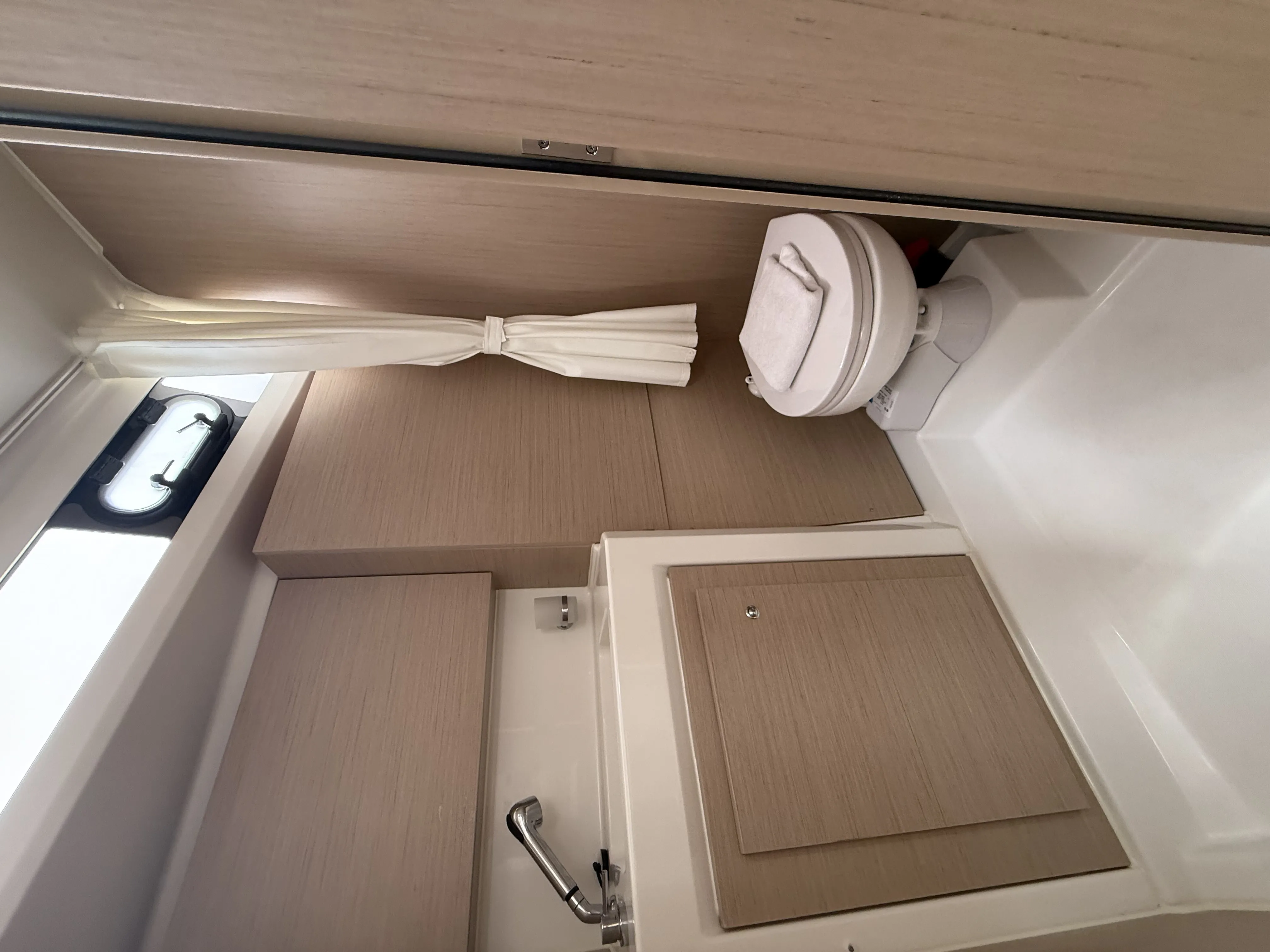 Oceanis 37 Karyatis — yacht photo 3