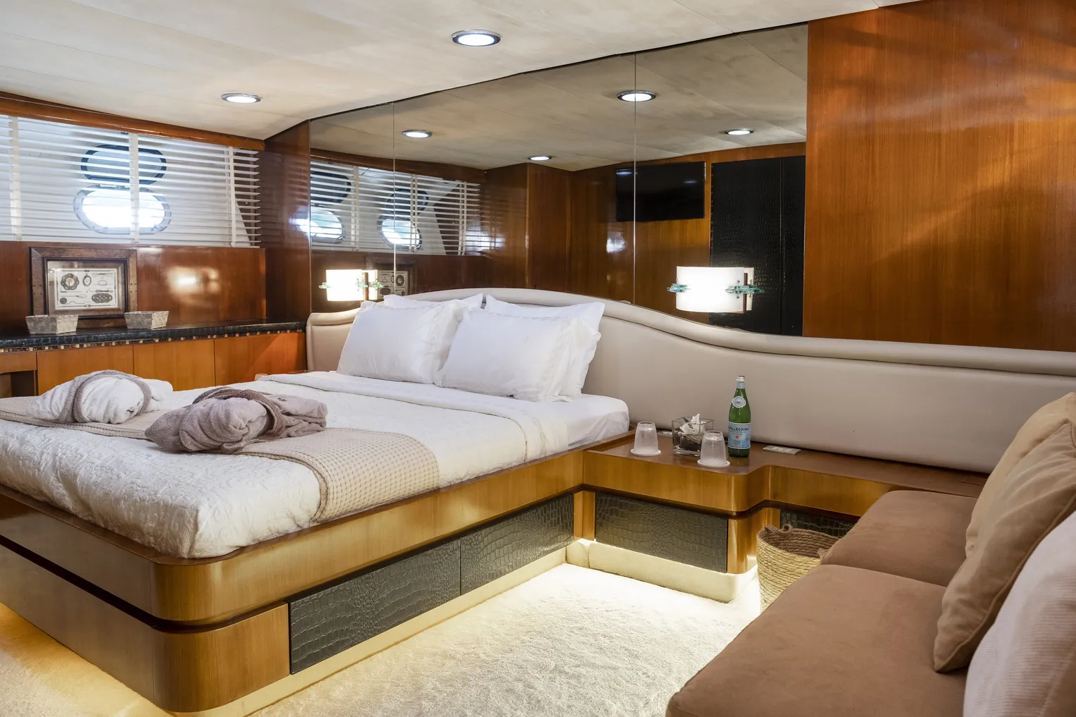 Akhir 27 Shiva — yacht photo 2