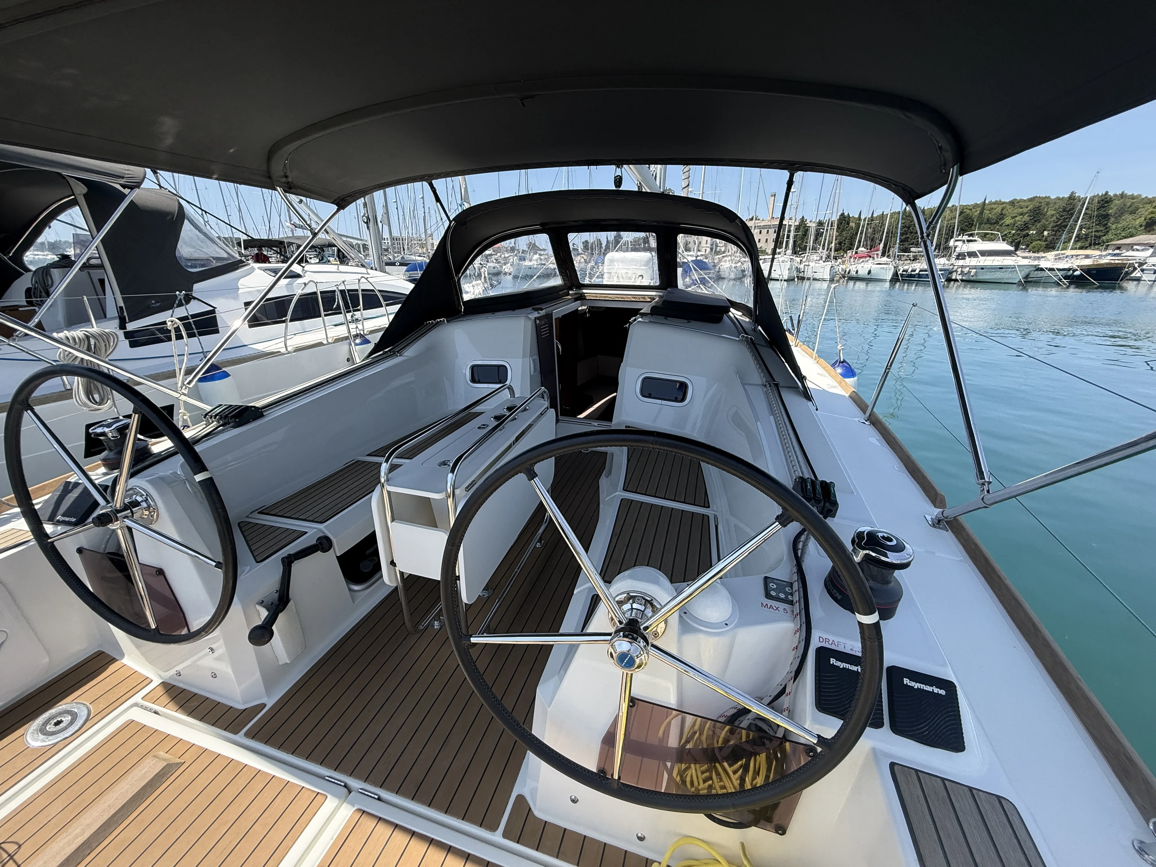 Sun Odyssey 349 Reina De Oros — фотография яхты 3