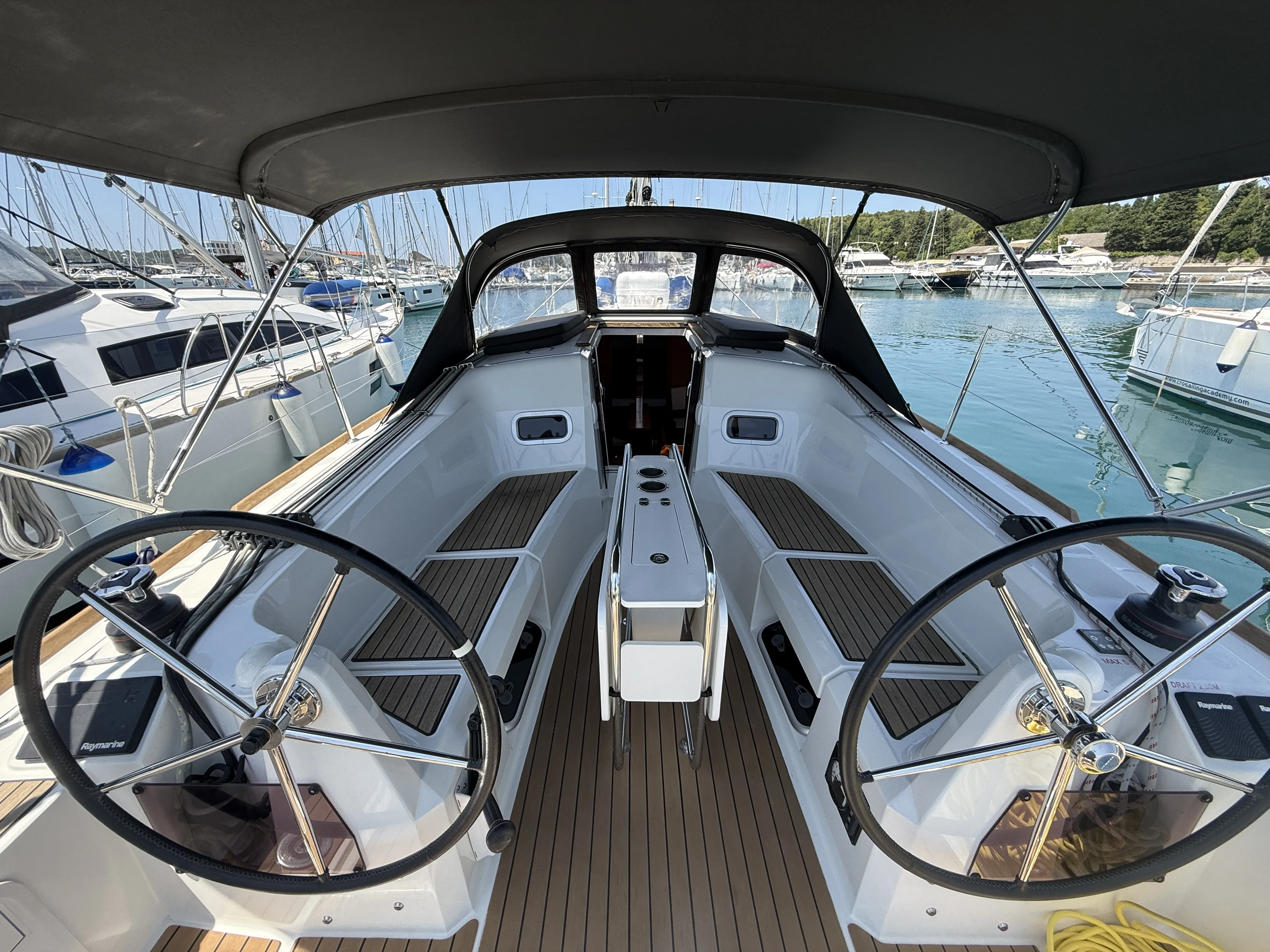 Sun Odyssey 349 Reina De Oros — фотография яхты 2