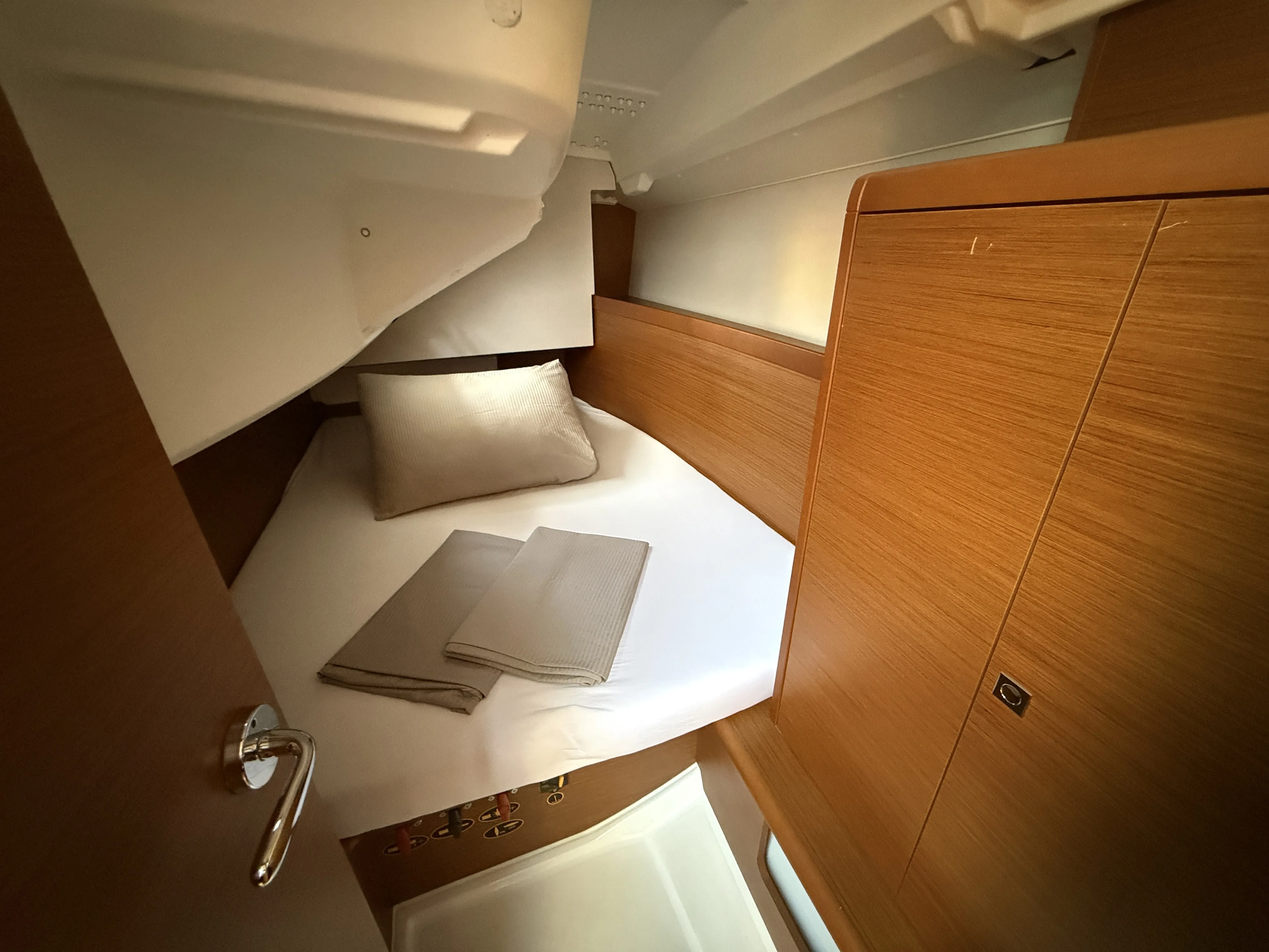 Sun Odyssey 349 Reina De Oros — фотография яхты 15
