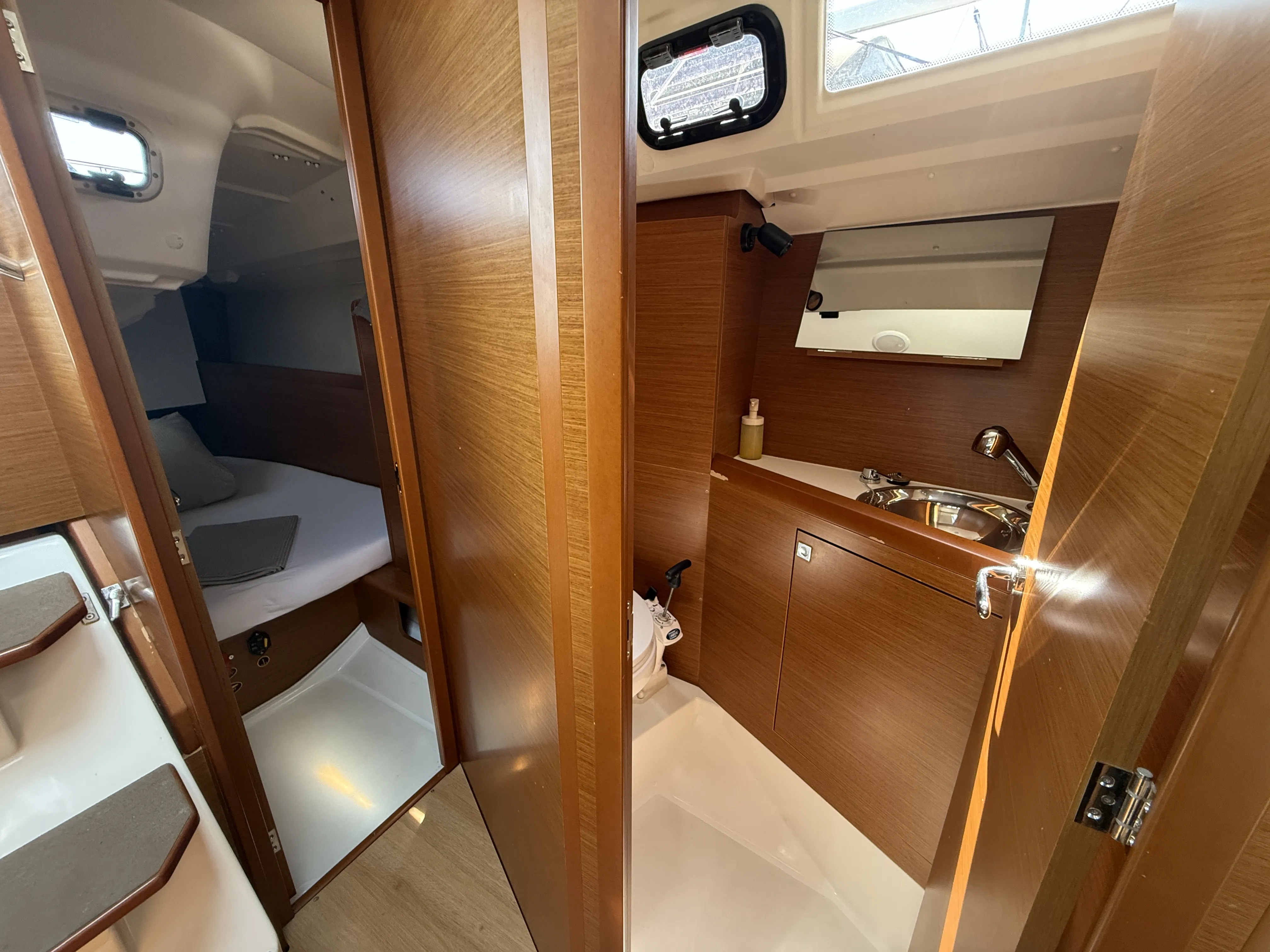 Sun Odyssey 349 Reina De Oros — фотография яхты 20