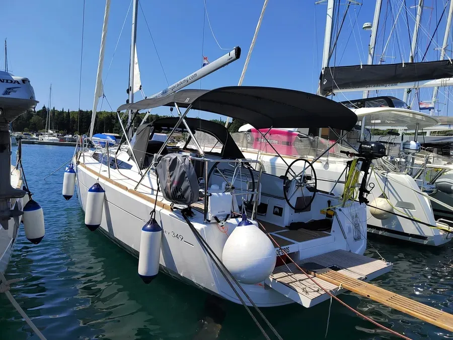 Sun Odyssey 349 Reina De Oros — фотография яхты 6