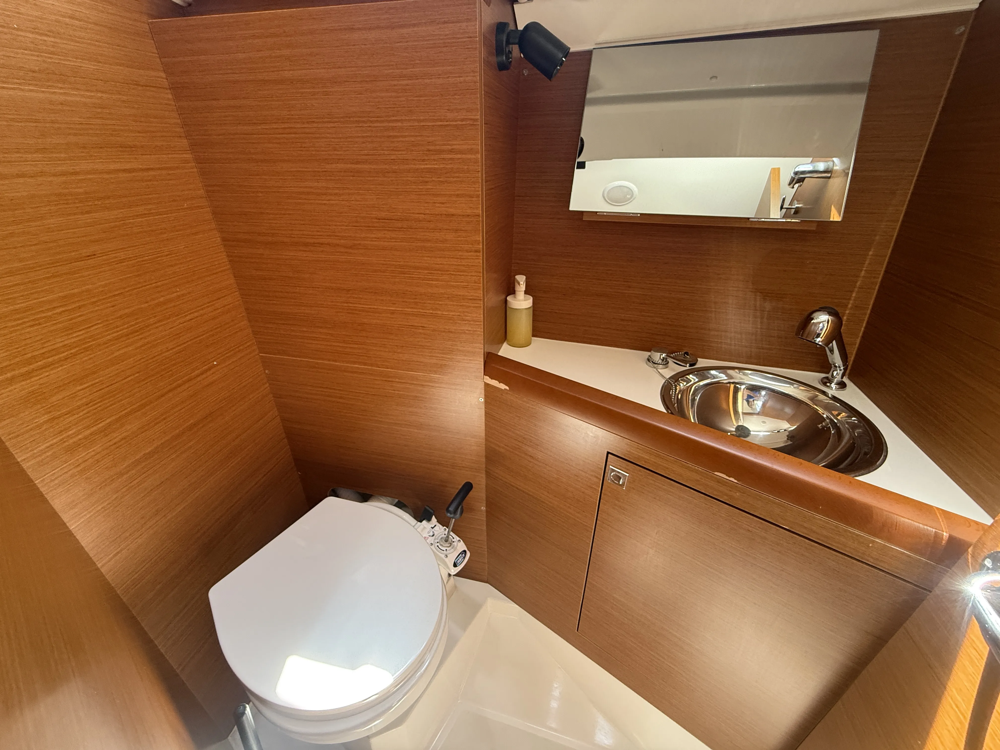 Sun Odyssey 349 Reina De Oros — фотография яхты 11