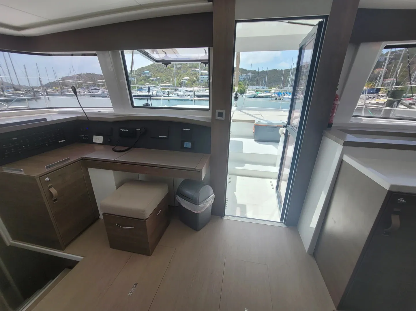Bali 4.8 Sea Fox — foto dello yacht n. 13
