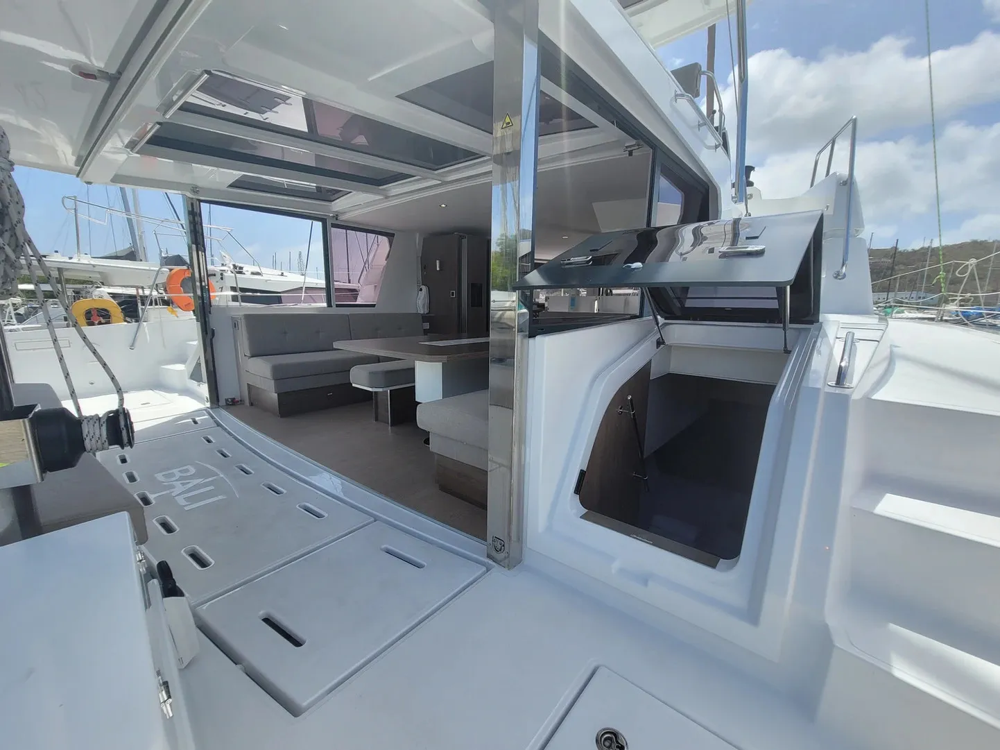 Bali 4.8 Happy Ending — foto dello yacht n. 3