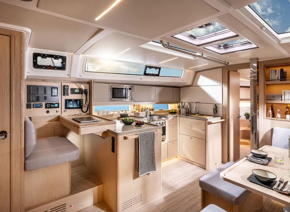 Bavaria C46 Sabina — фотография яхты 3